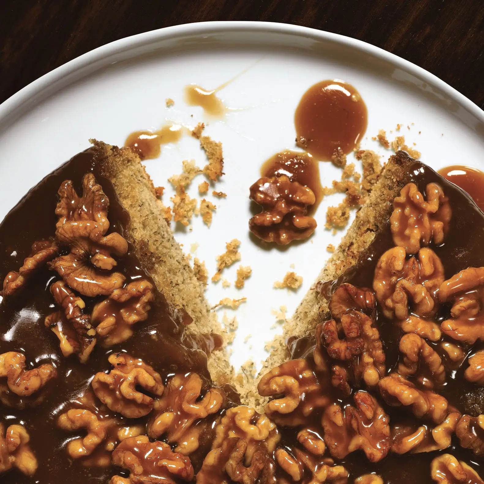 Caramel-walnut upsedown Banana Bolo