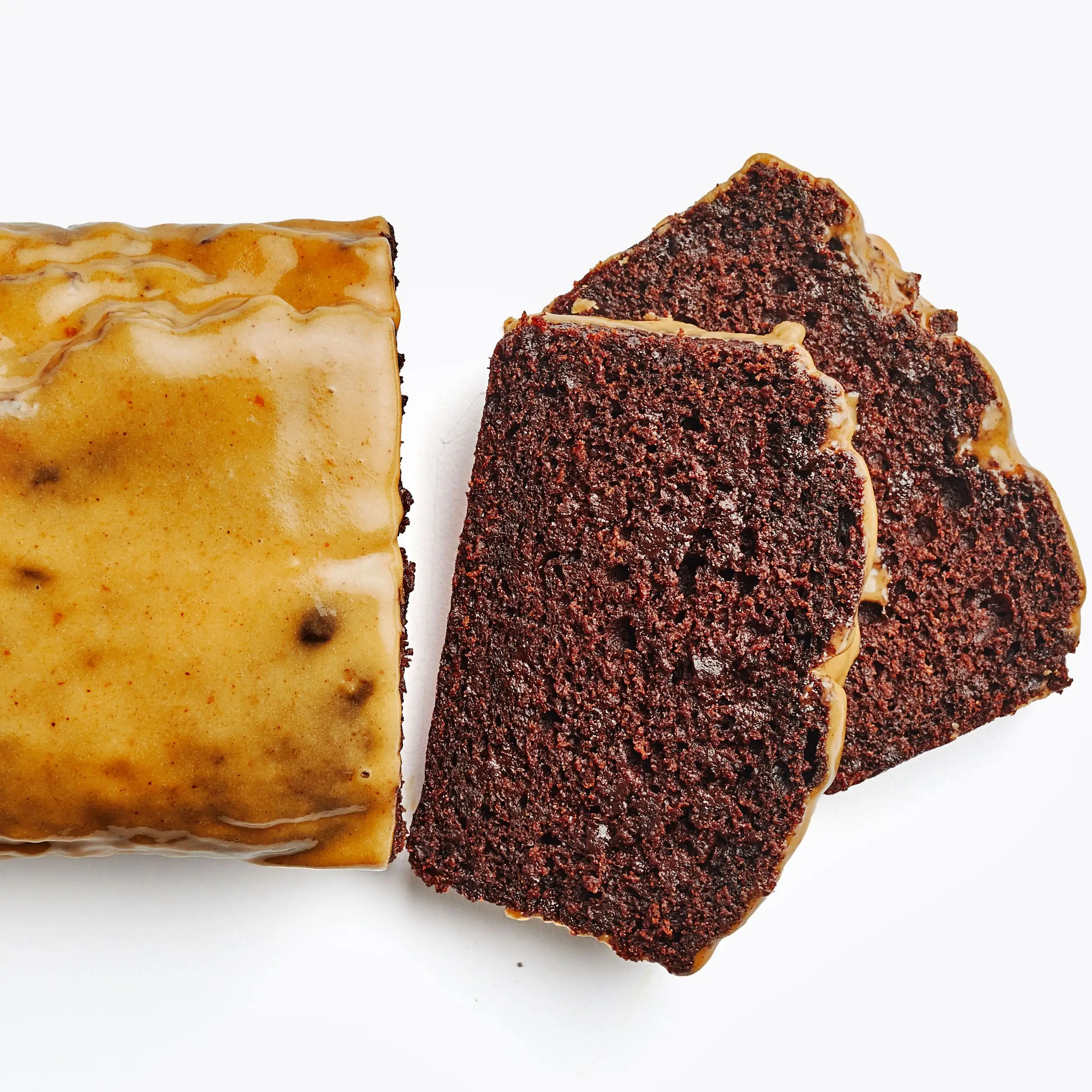 Bolo de abóbora com abóbora com pó de chocolate com esmalte de abóbora