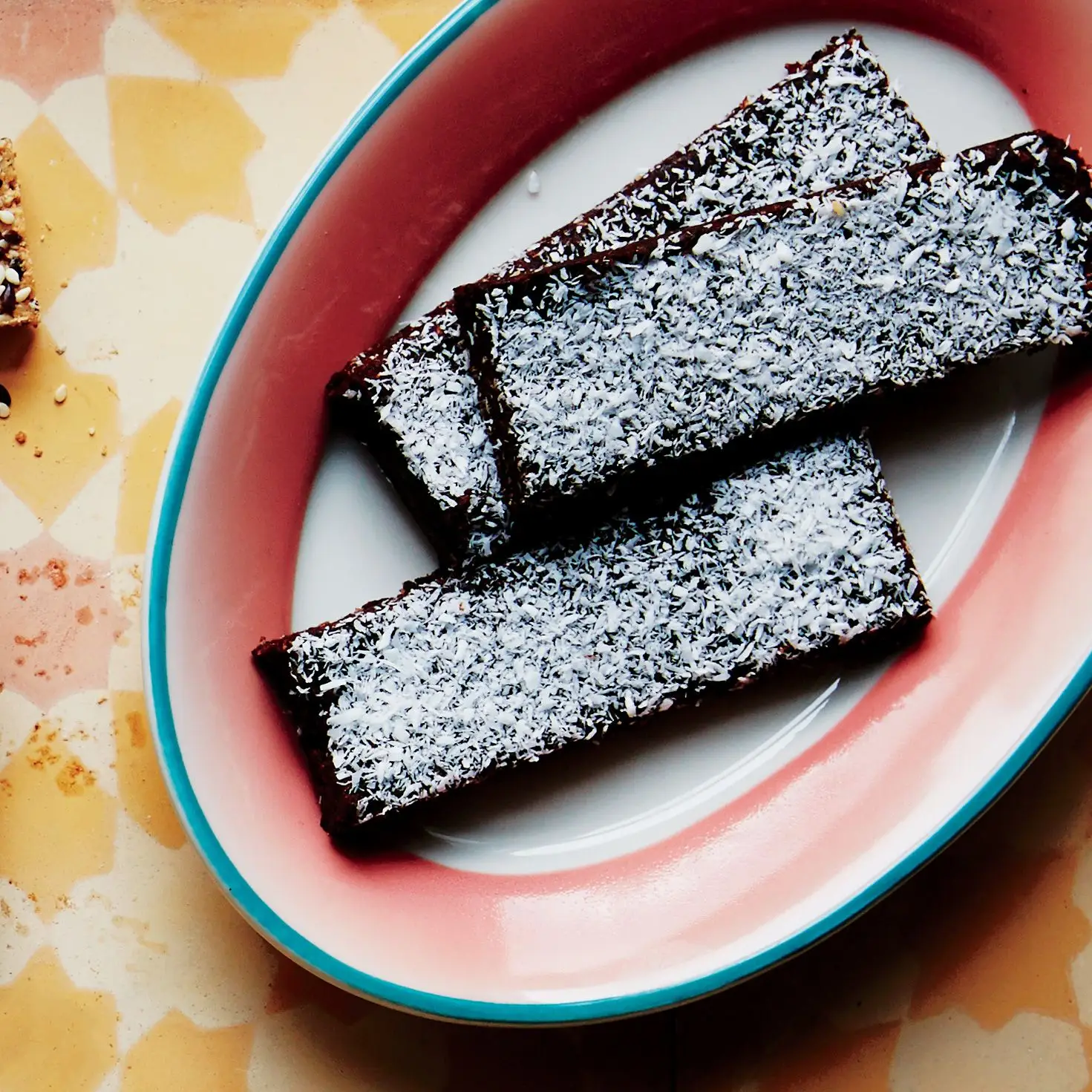 Barras de data de coco de chocolate