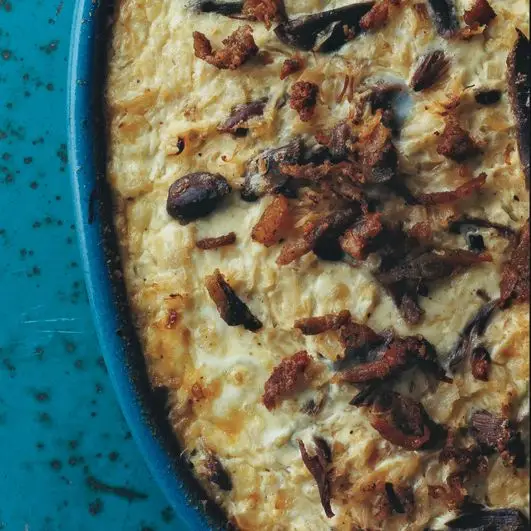 Gratinado de chucrute cremoso com confit de pato