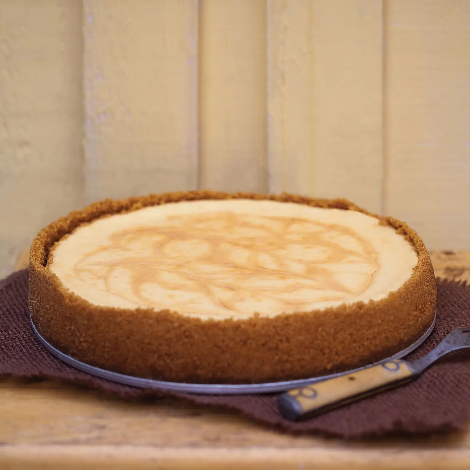 Cheesecake de redemoinho de caramelo