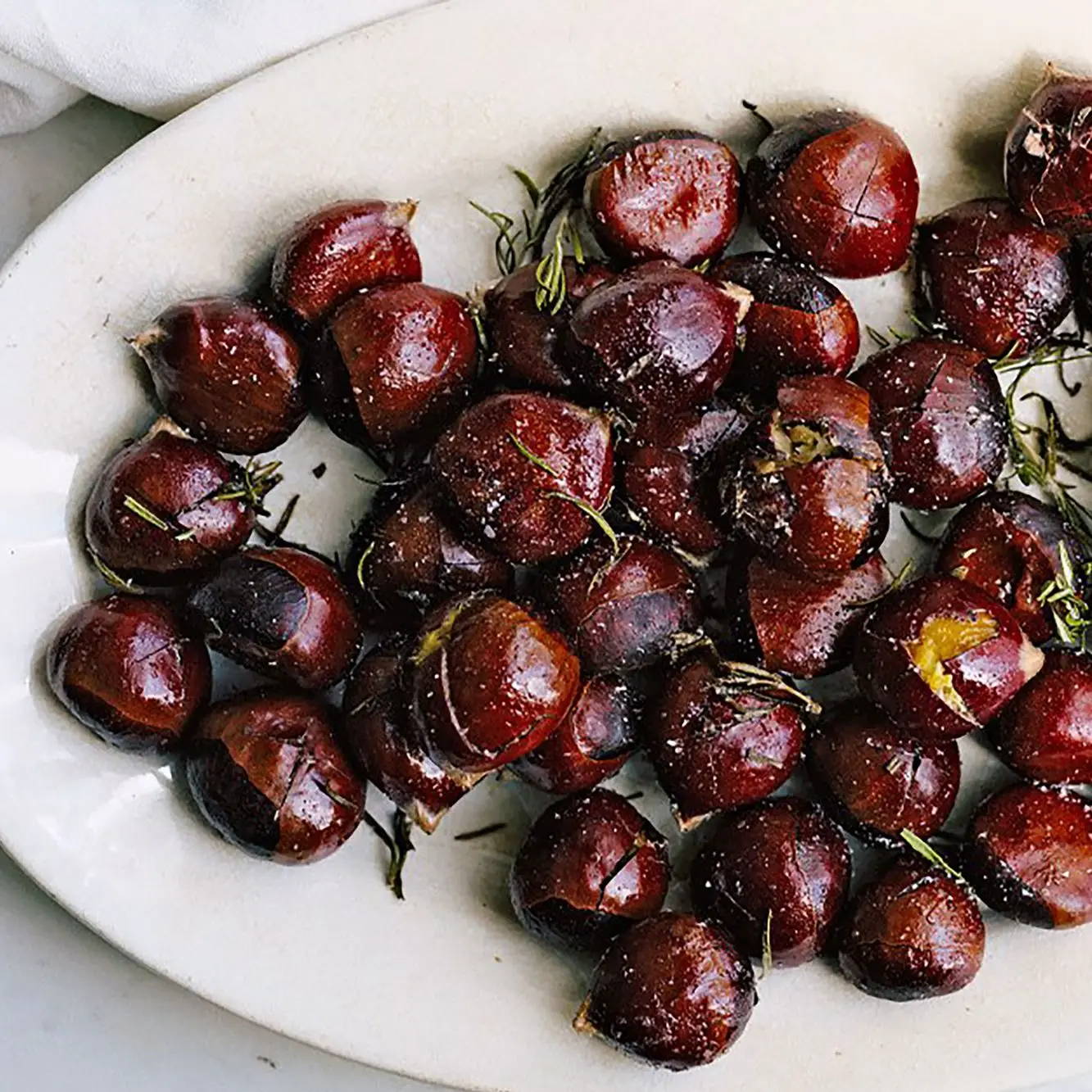 Chestinutas assadas amanteigadas de Dan Roman em papel alumínio