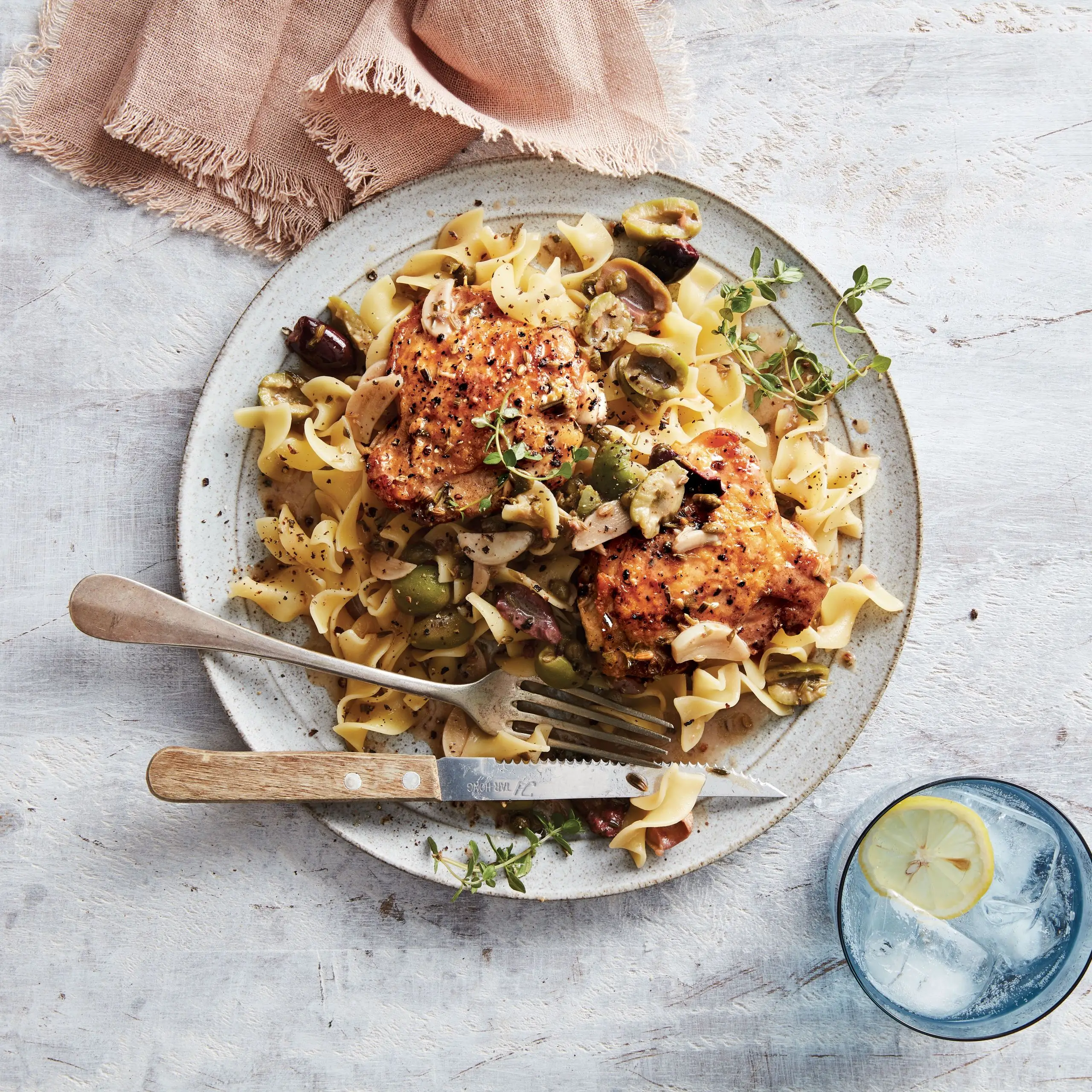 Frango de limão instantâneo com alho e azeitonas