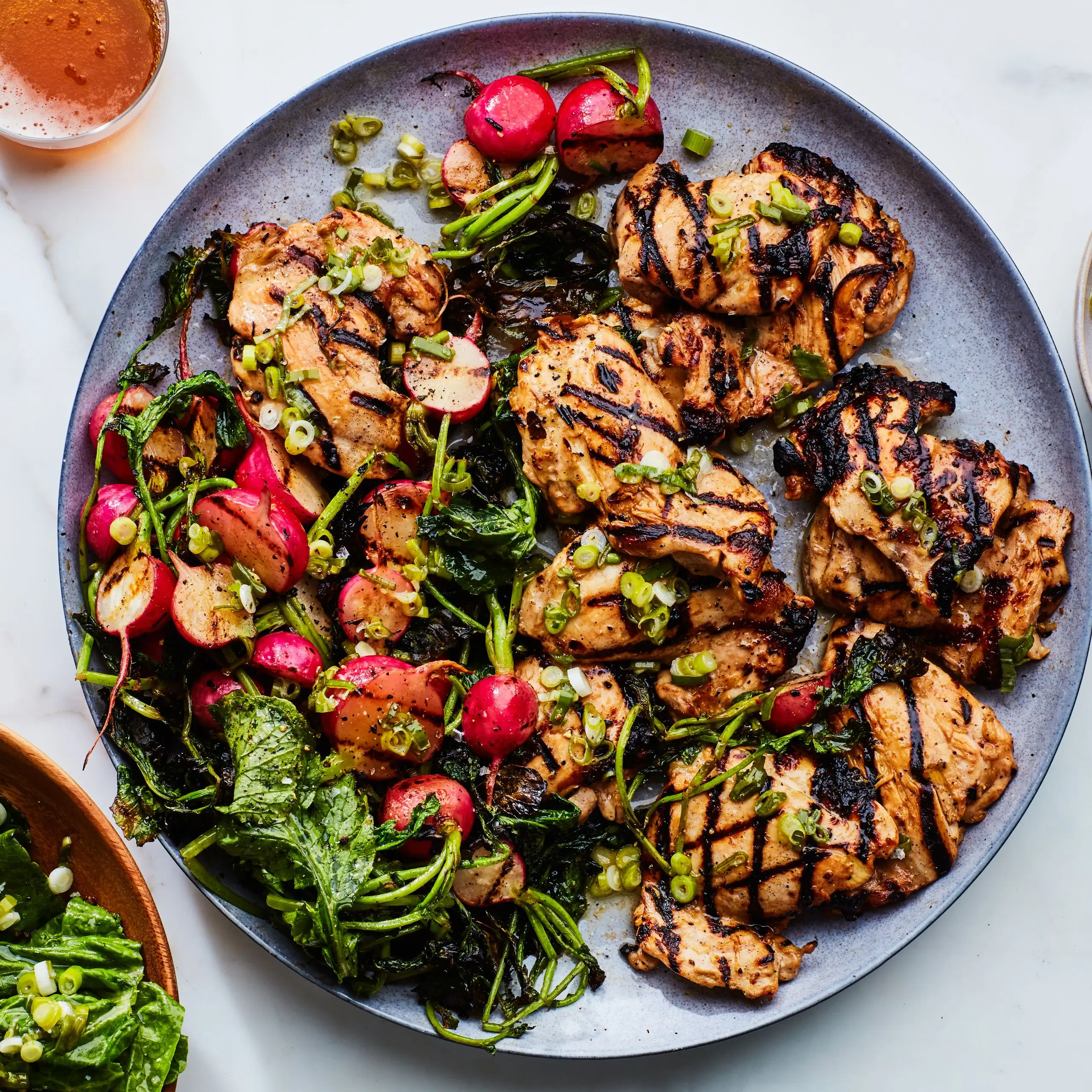 Frango e rabanetes grelhados com gengibre com molho de miso-scallion