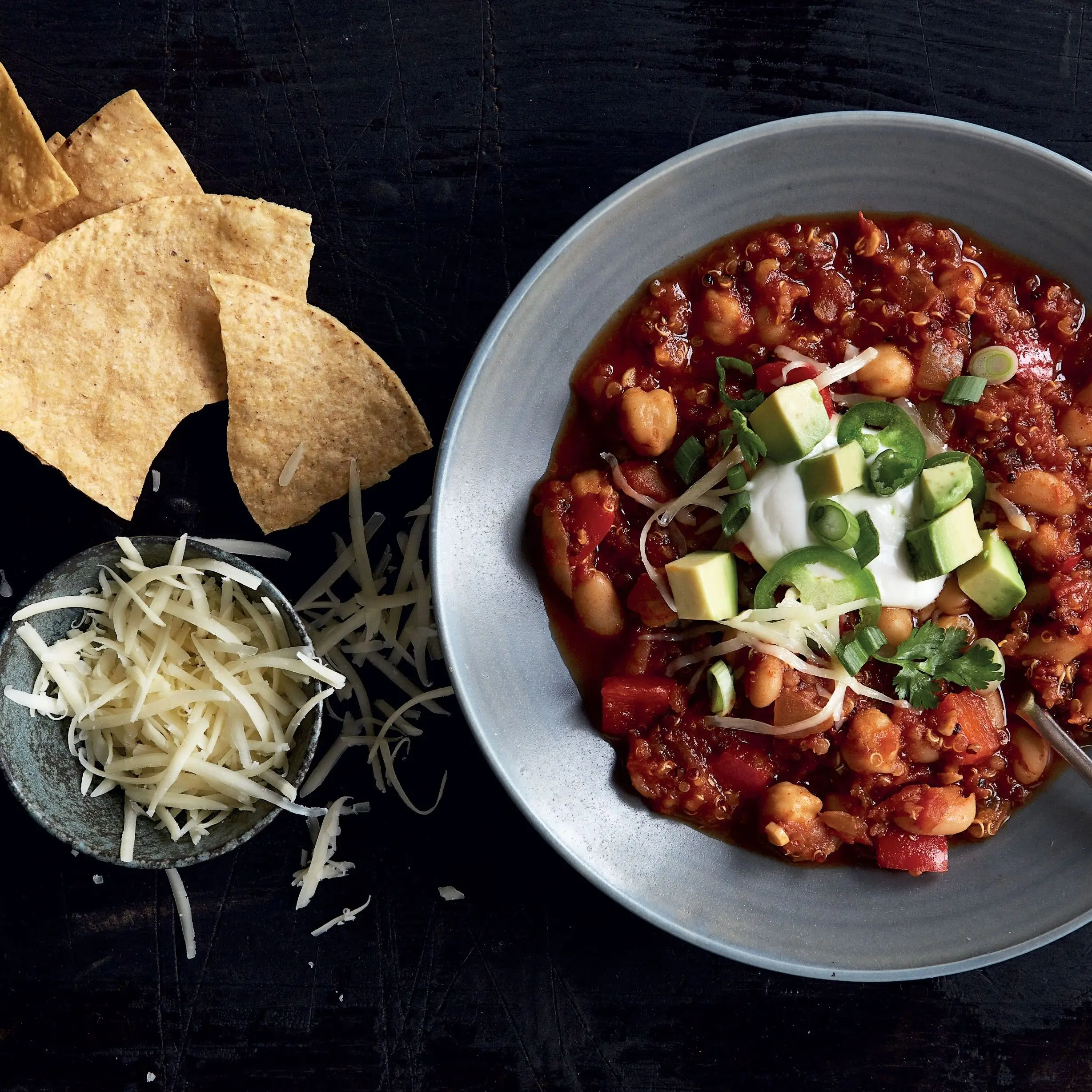 Cícer, quinoa a biele fazule korenie