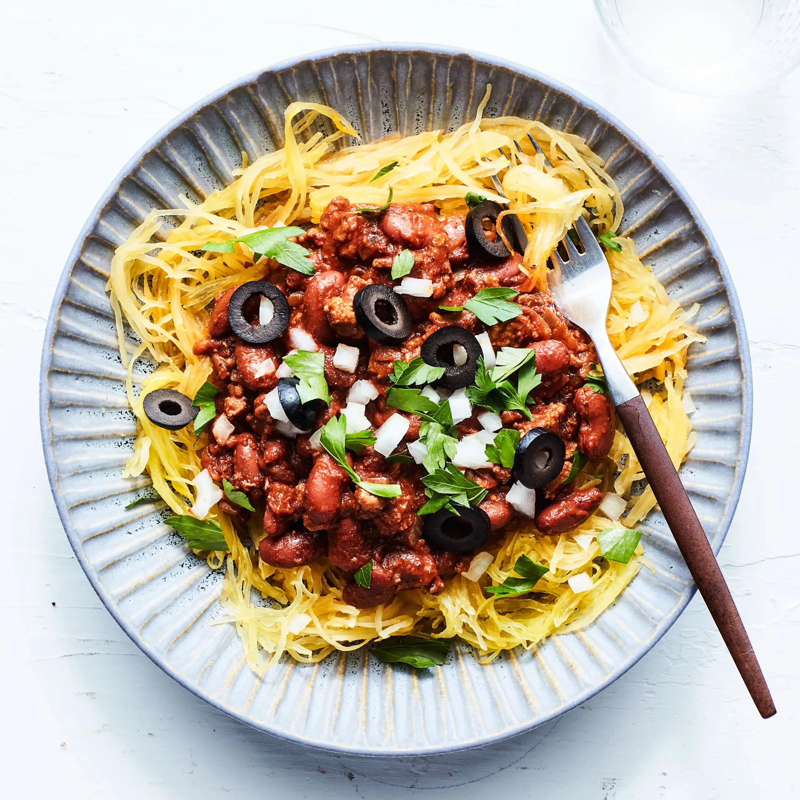 Chili de peru temperado com abóbora de espaguete