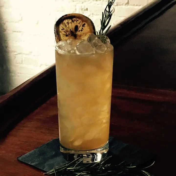 Menino operado por moedas