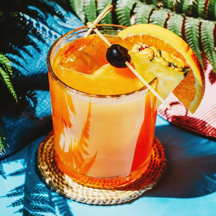 rum swizzle cocktail