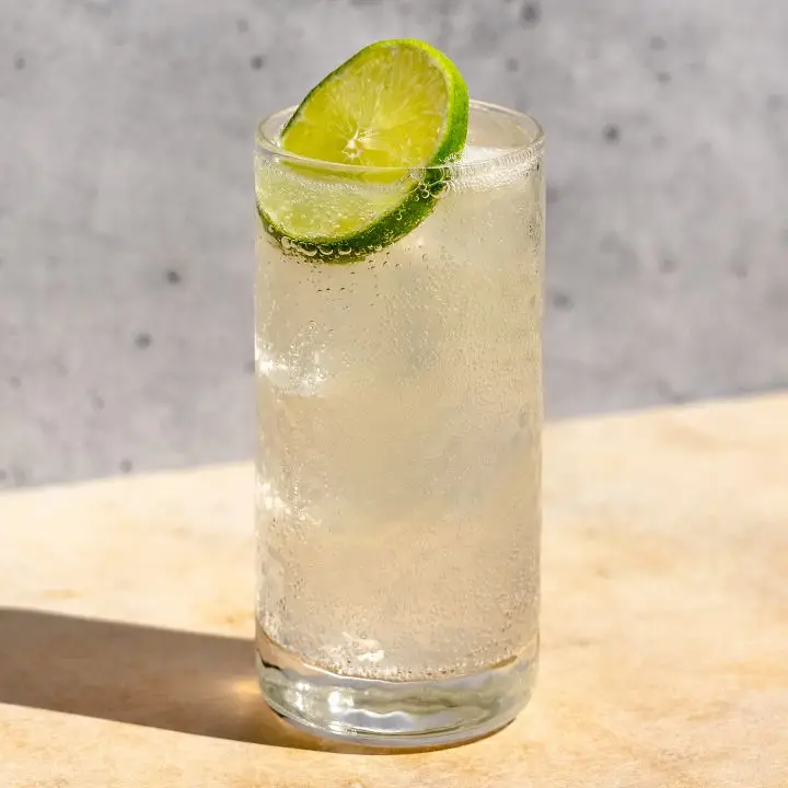 Margarita de cerveja de gengibre