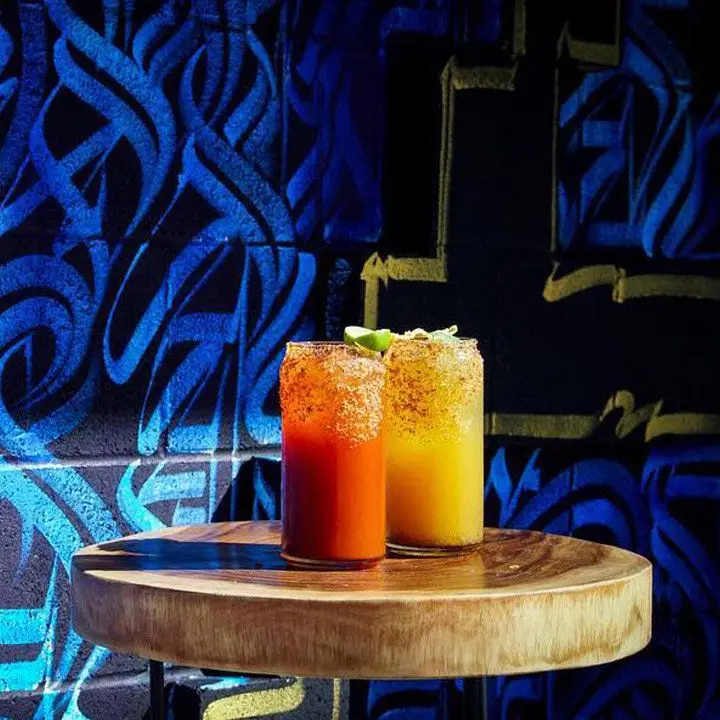 5 vynikajúcich spôsobov, ako vyrobiť lacné koktaily, aby ste vyskúšali 20 dolárov