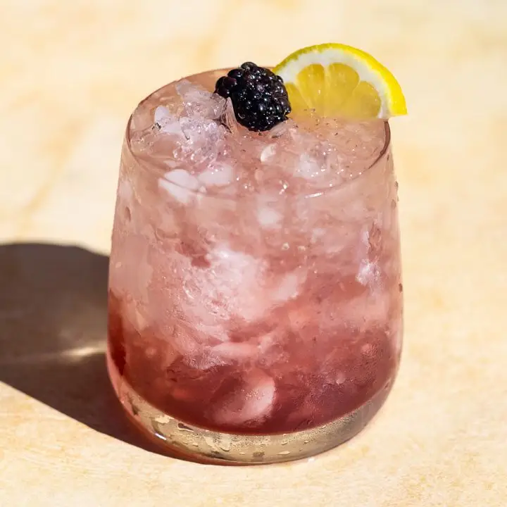 Bramble cocktail