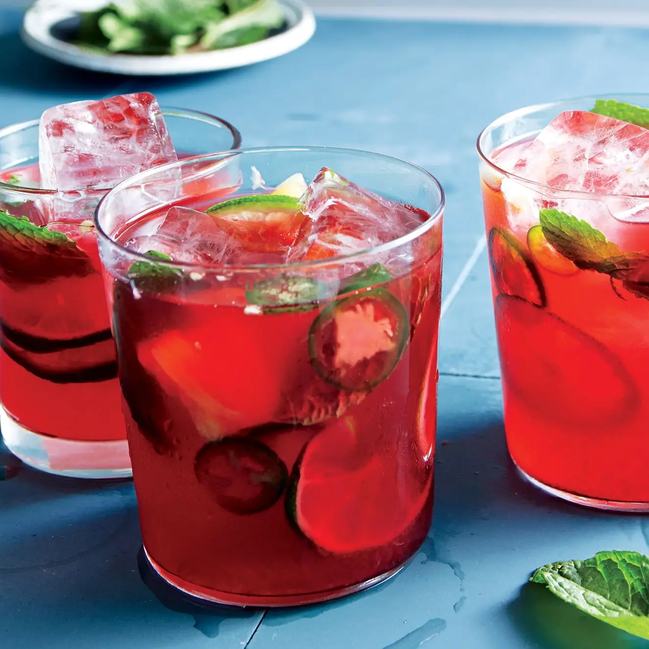 Coquetel de abacaxi-hibiscus