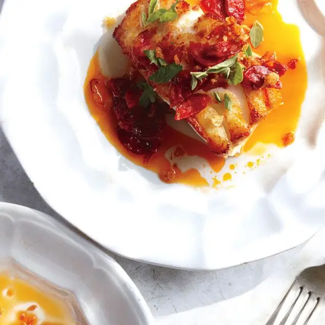 Bacalhau com chouriço e farinha de rosca
