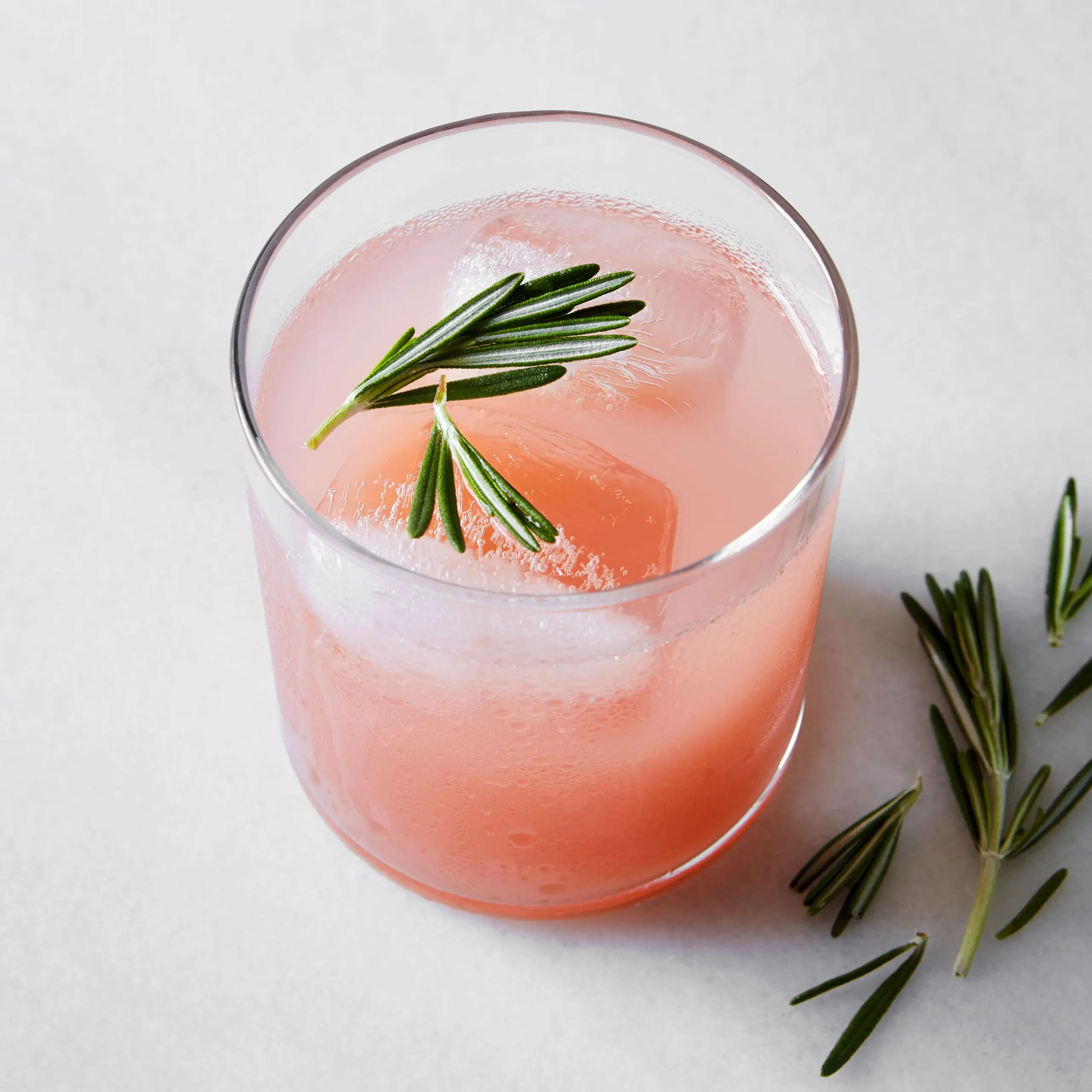 GUIA, toranja e alecrim água fresca (água fresca de Guayaba, Toronja e Romero)