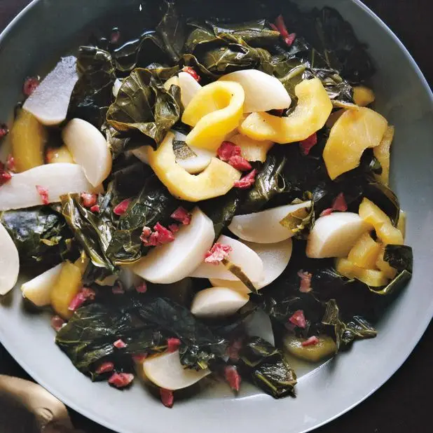 Tabalos refogados com nabos e maçãs