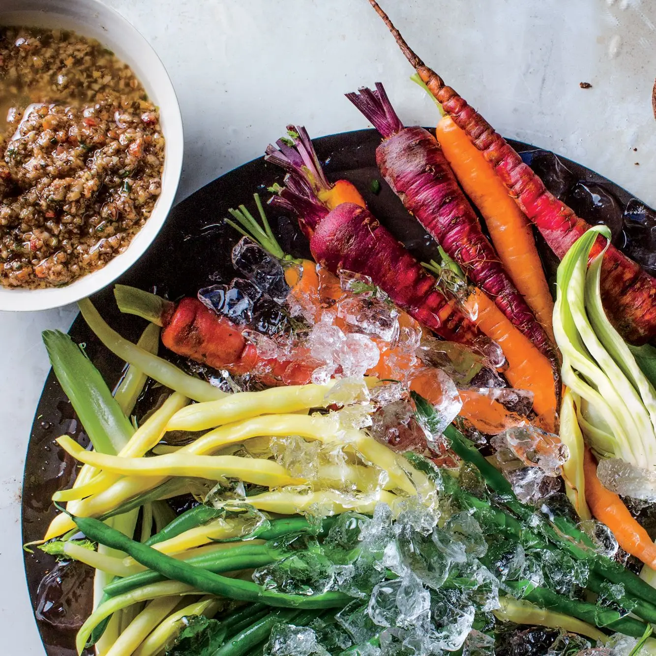 Vegetais crus com molho de bacon XO