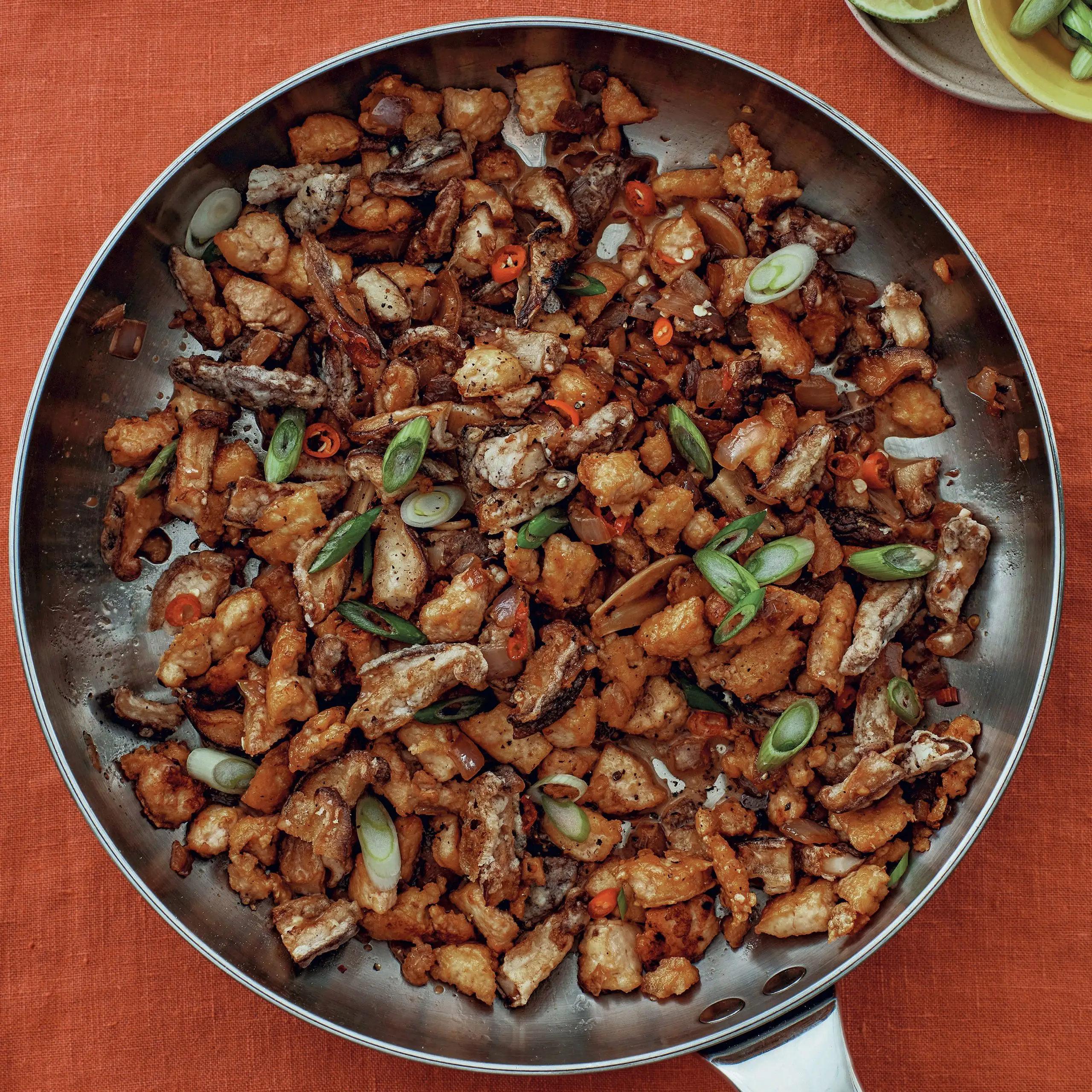 Cogumelo escaldante e tofu sisig