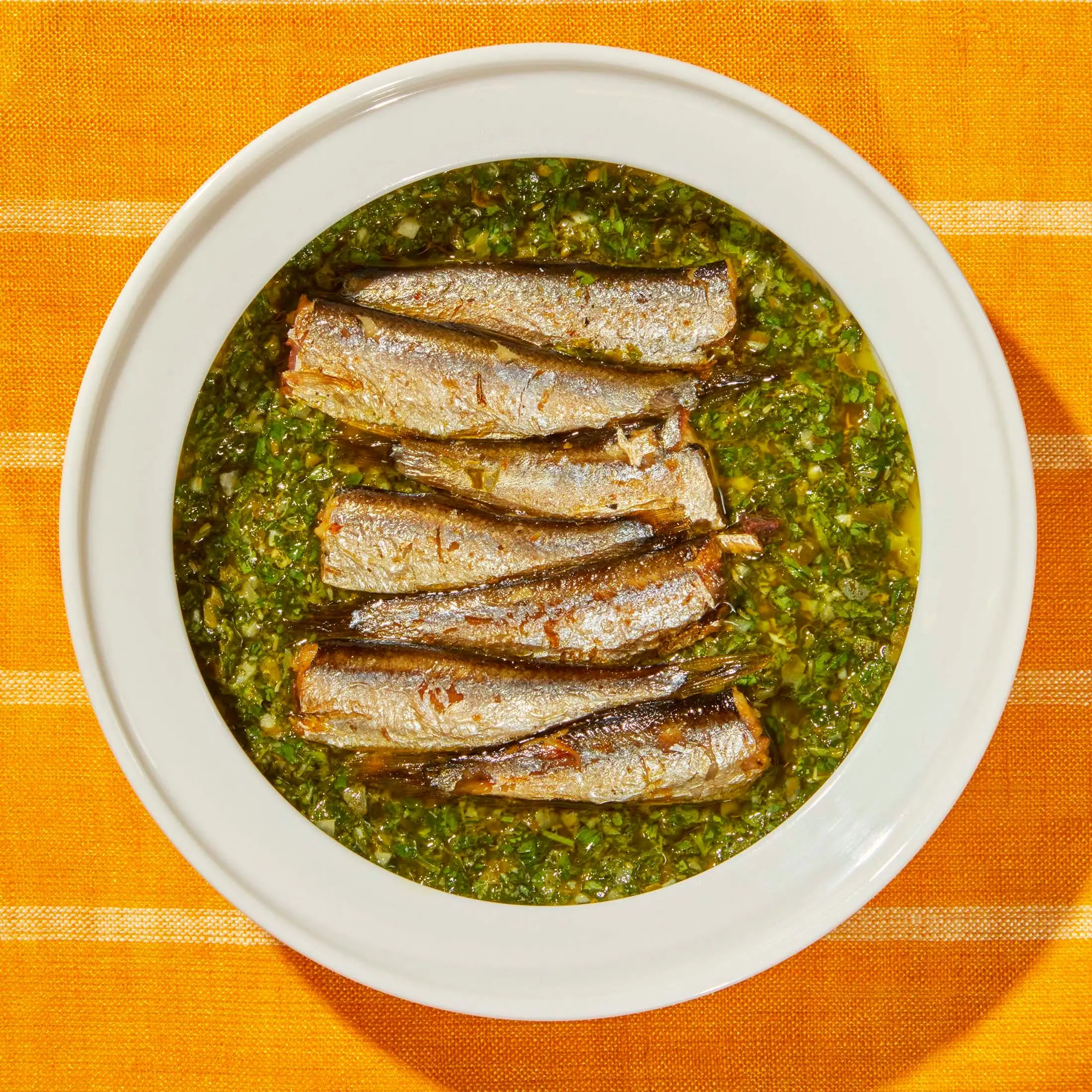 Sardinha frita com salsa verde