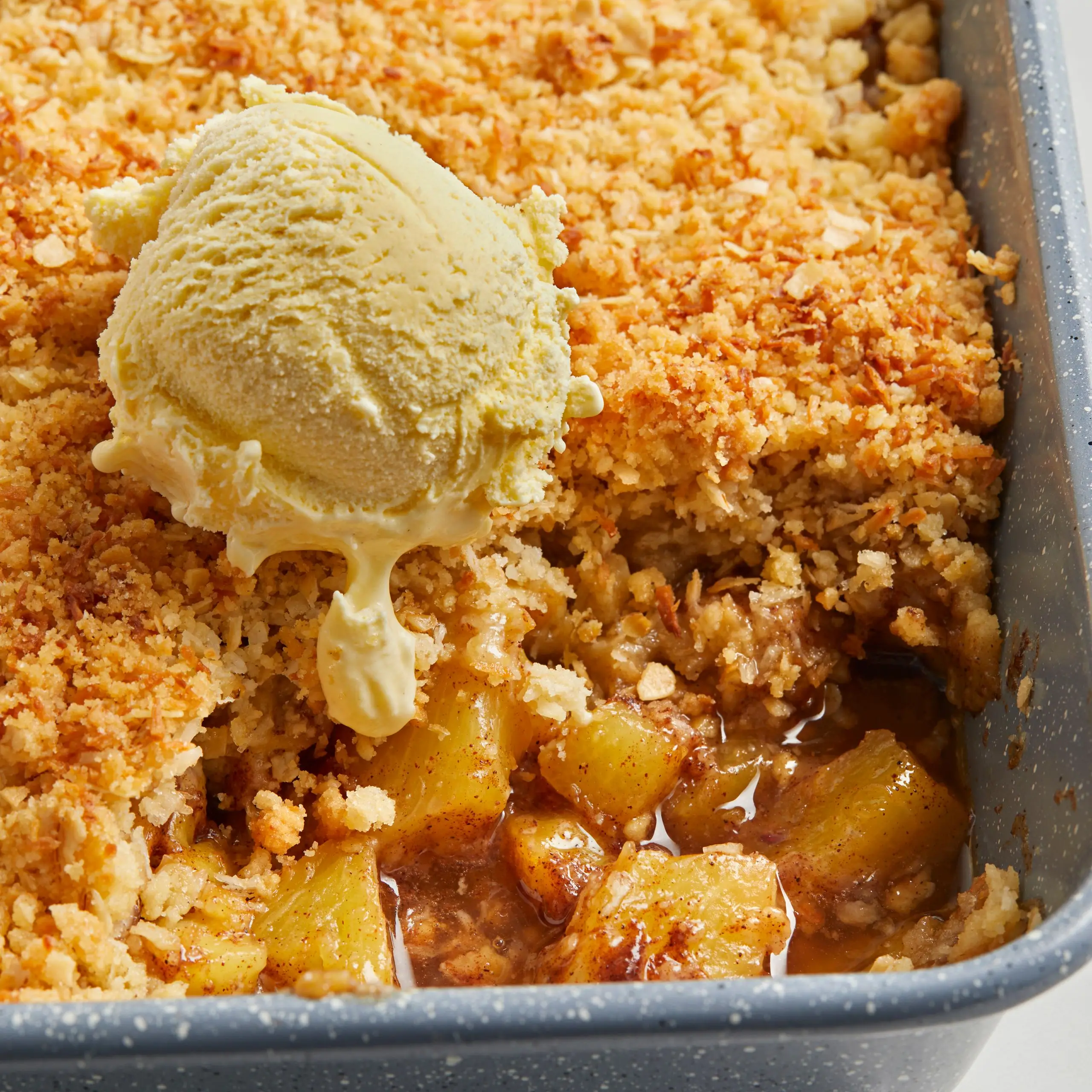 Crumble de abacaxi com especiarias