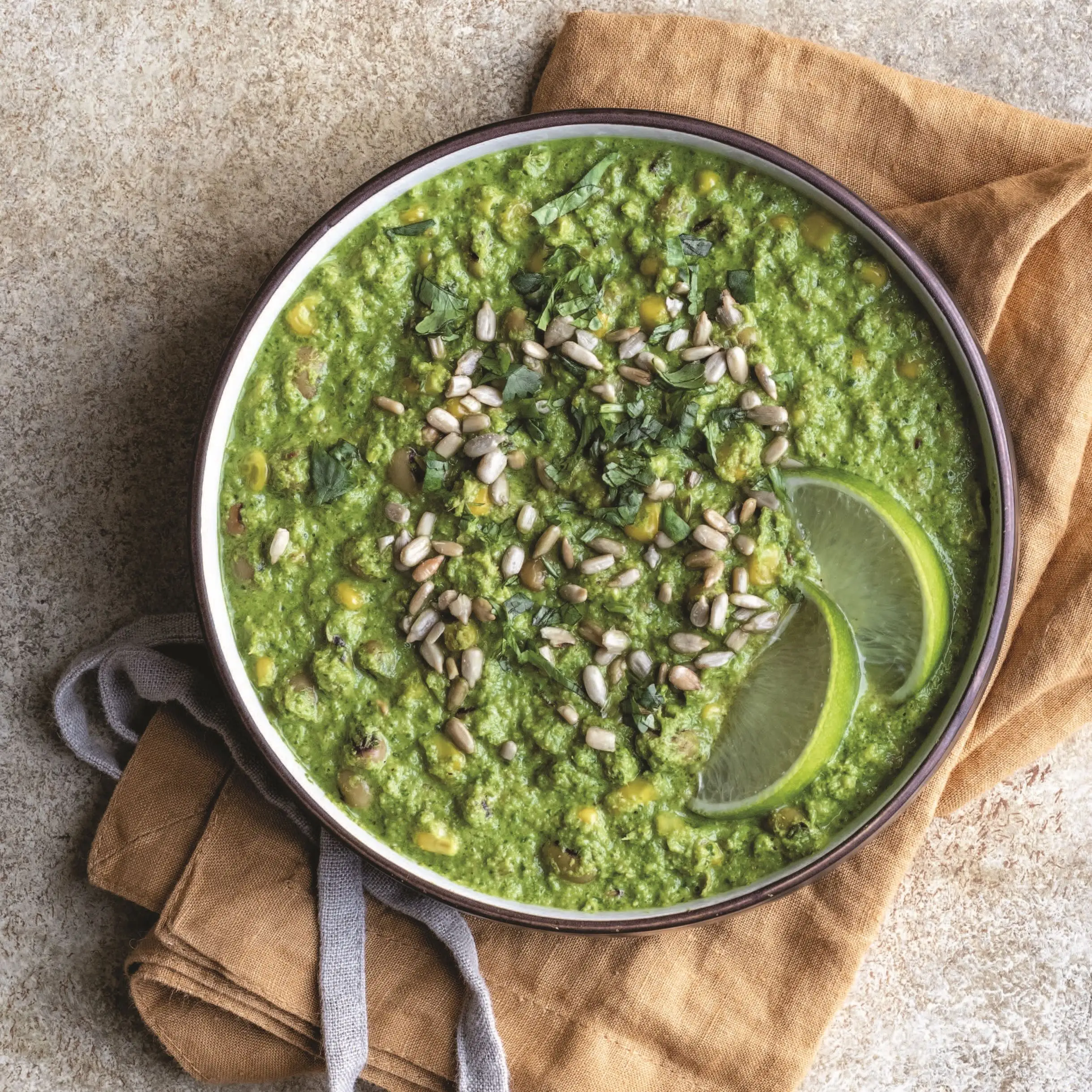 Sunflower vegan SAAG com ervilhas de olhos pretos