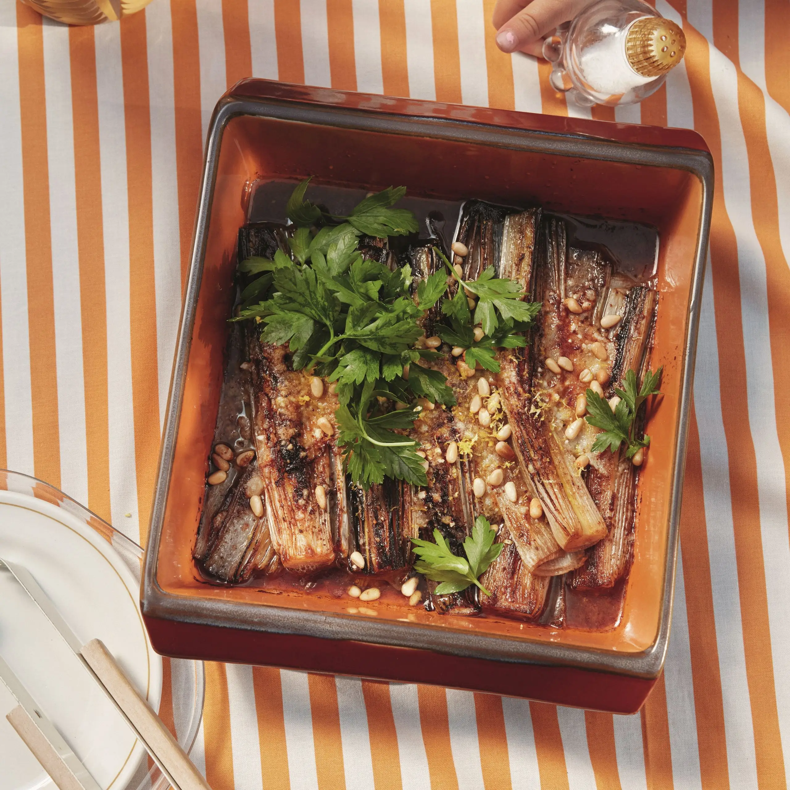 Alho -porro com sumagre, parm e pinheiros