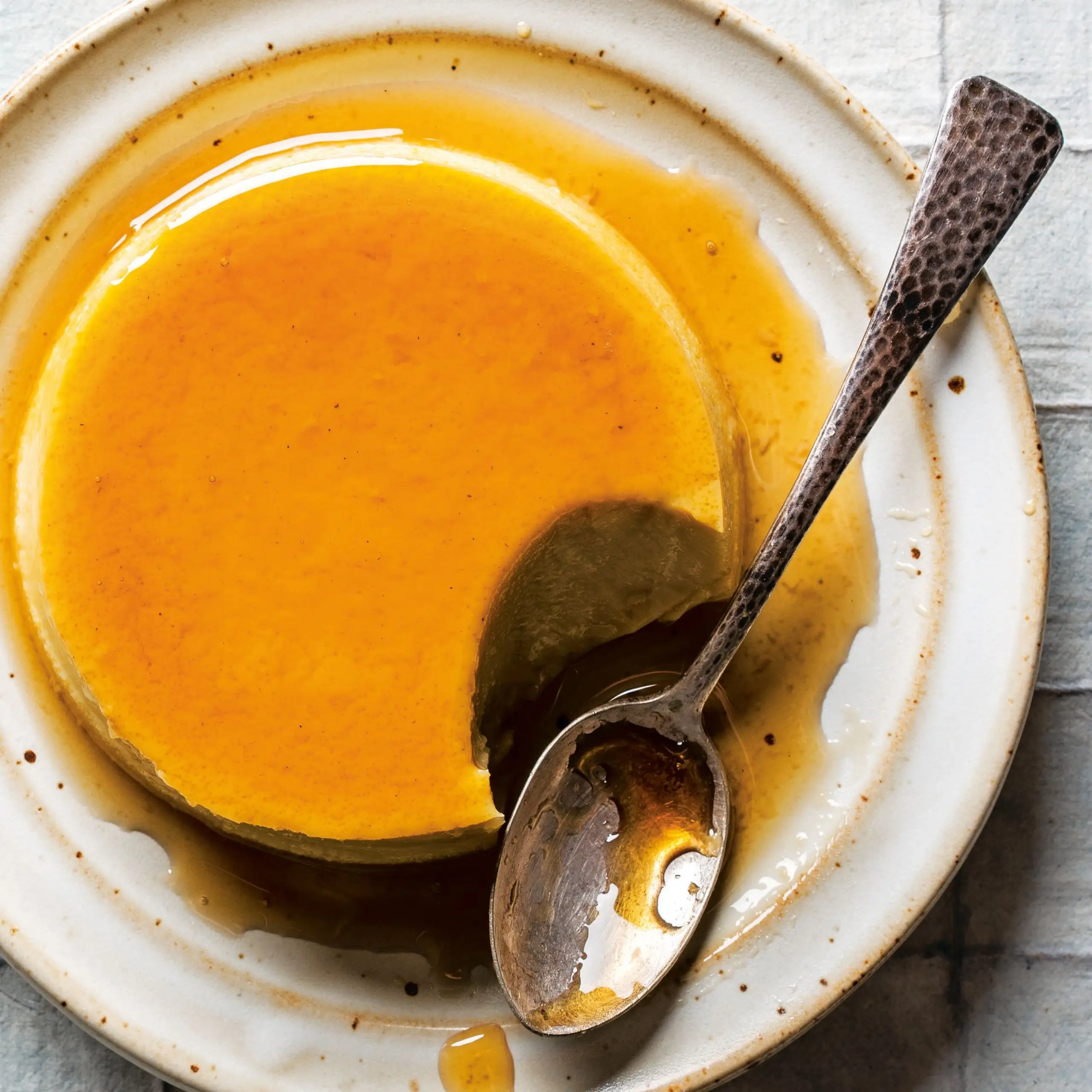 Flan de chá oolong com caramelo de açúcar mascavo