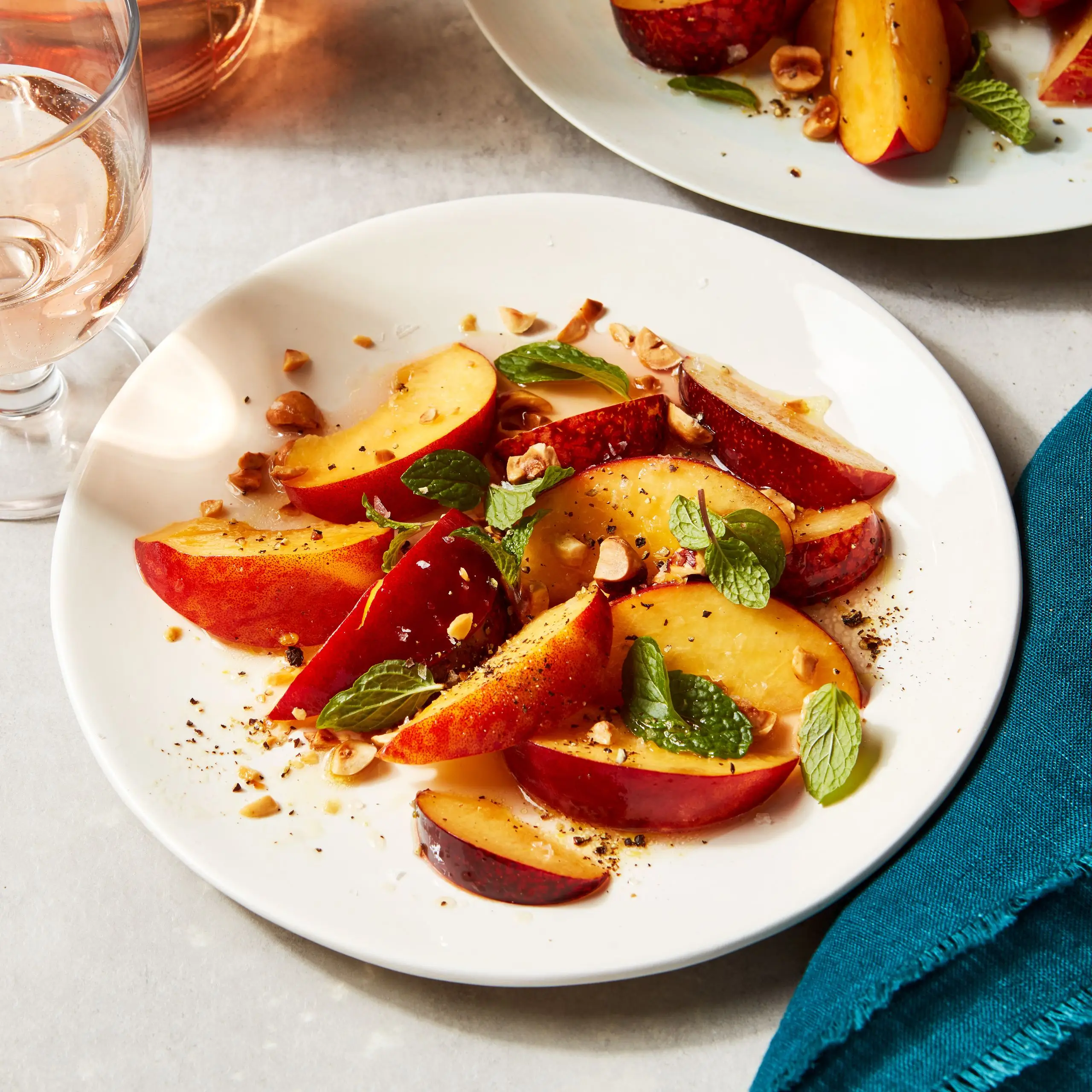 Salada de frutas de pedra com vinagrete de rosé