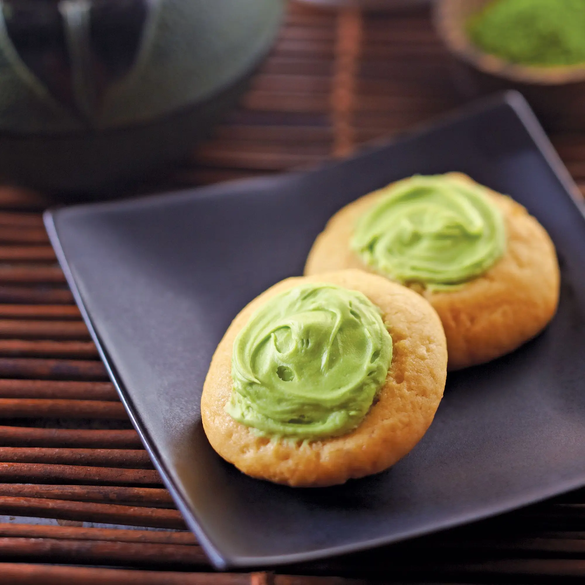 Cookies de impressão de amêndoa vegana matcha amêndoa