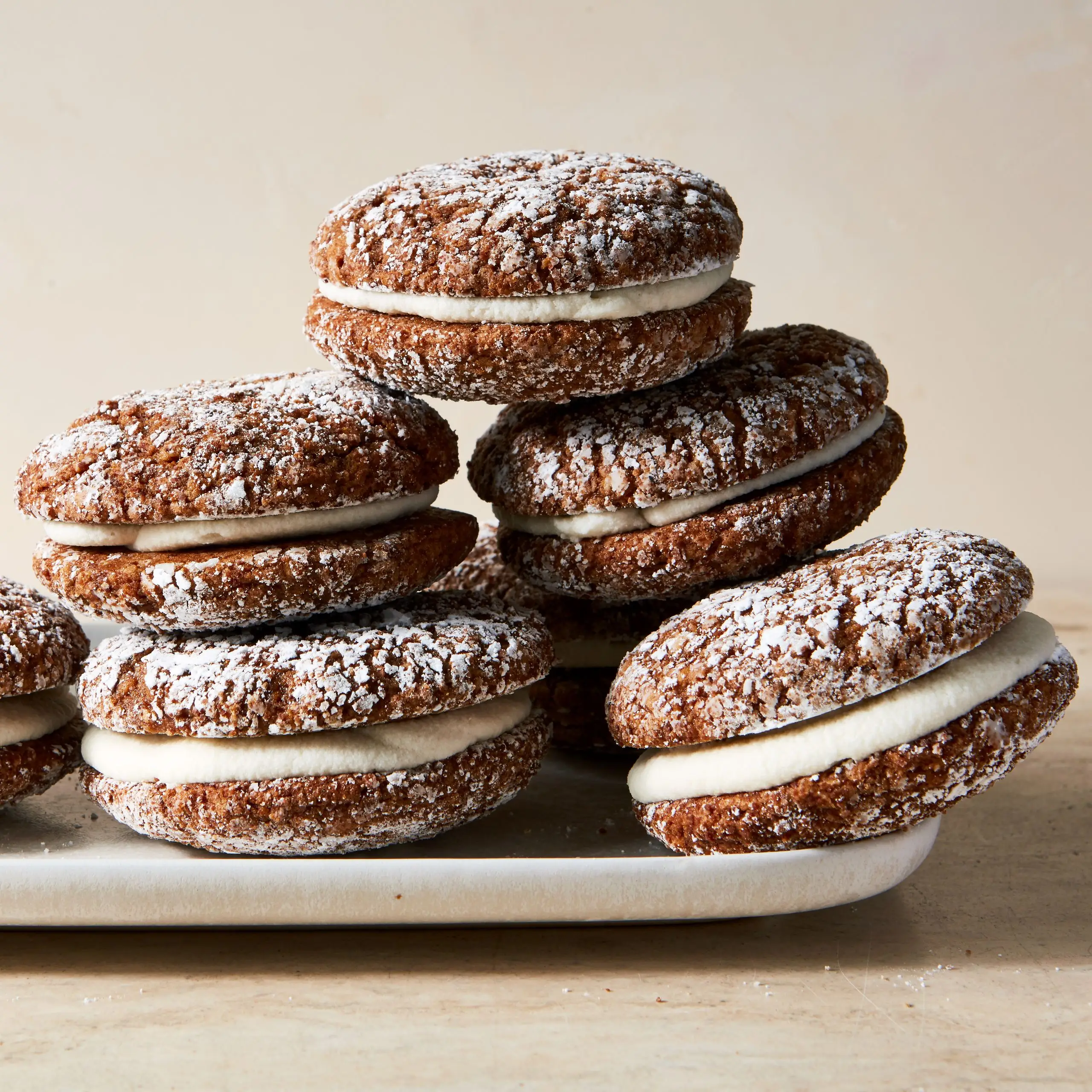 Sanduíches de biscoito de ruínas de coco-açúcar