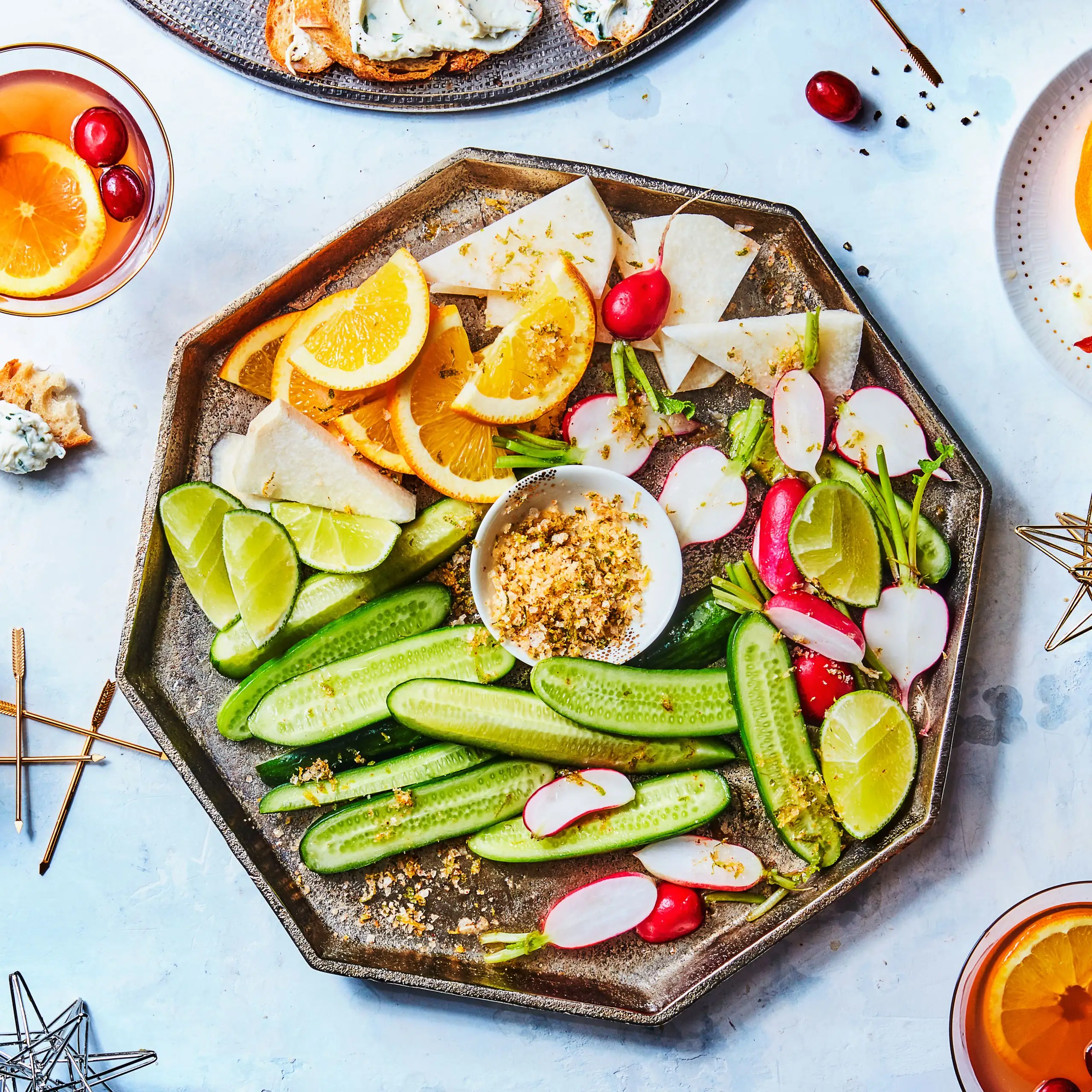 Vegetais crus com sal de chile-lima