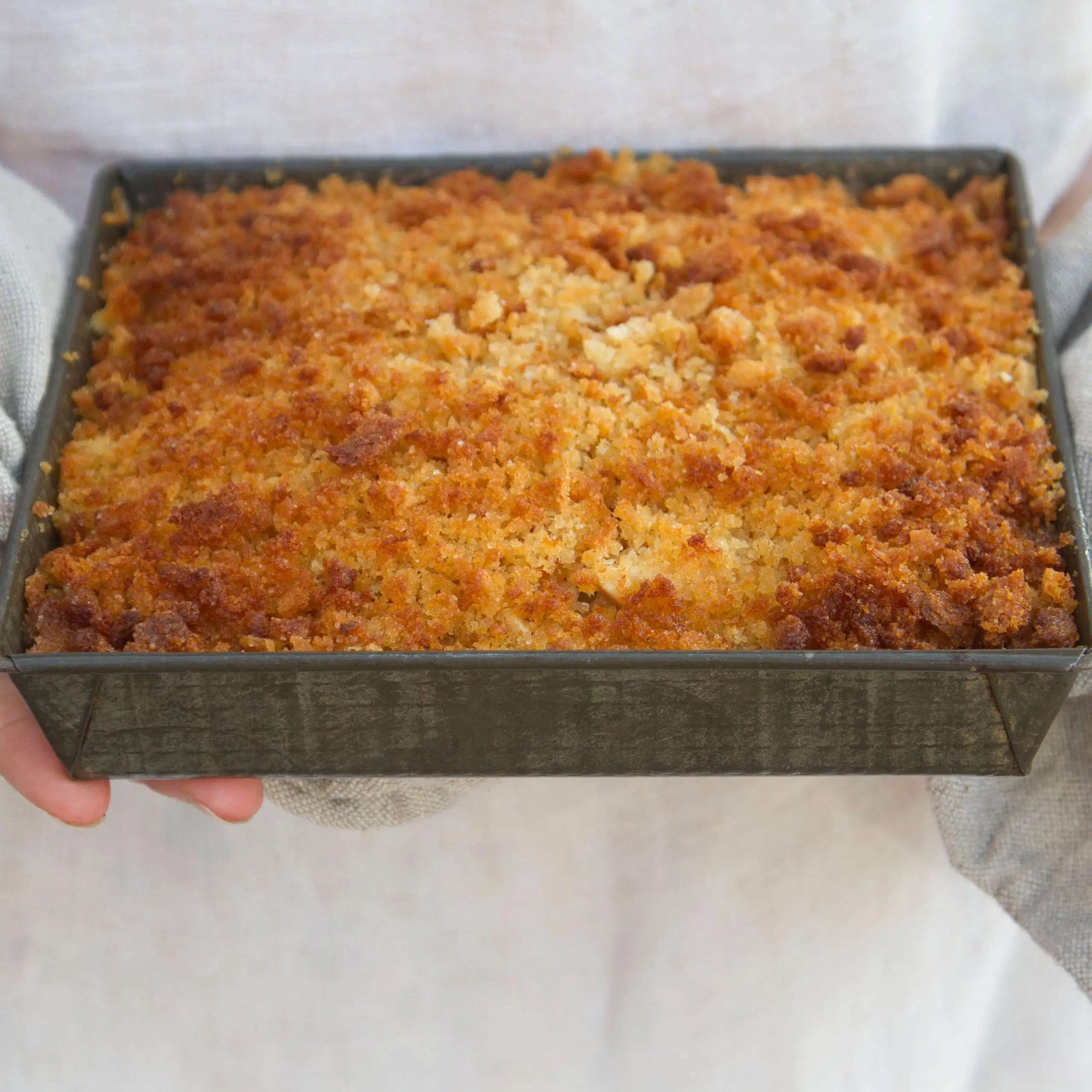 Apple Brown Betty com Sorghum Zabaglione