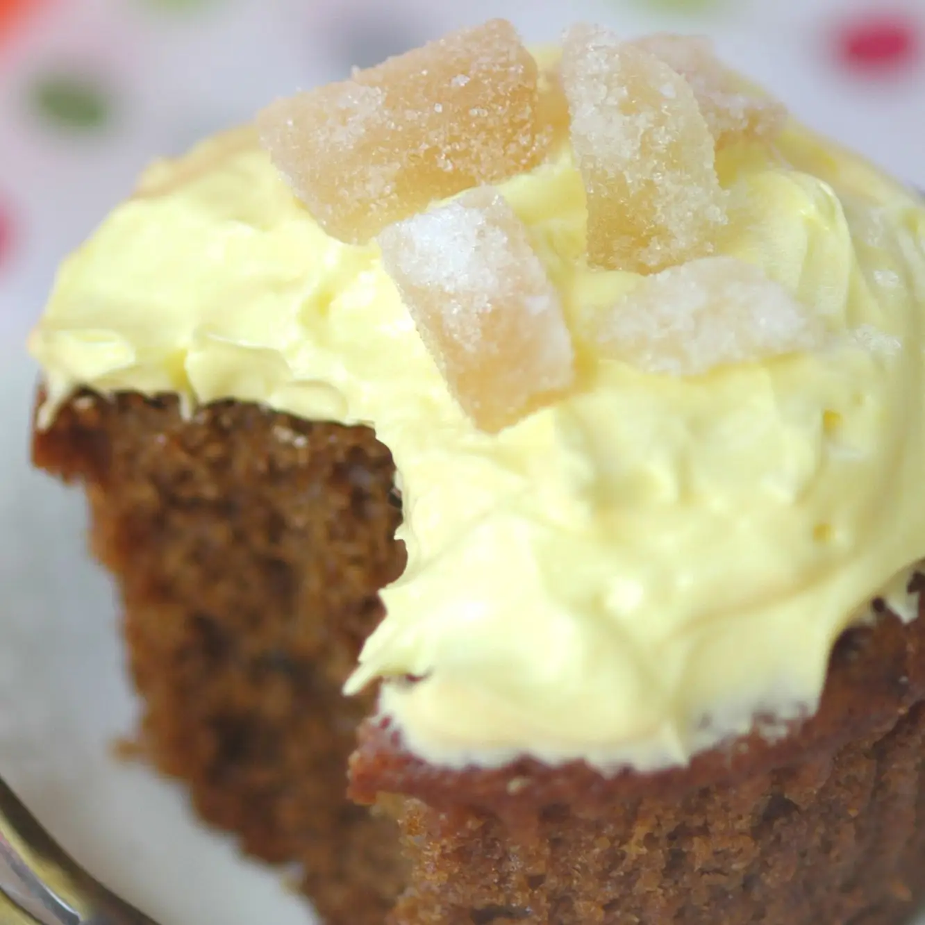 Cupcakes de gengibre com cobertura de limão