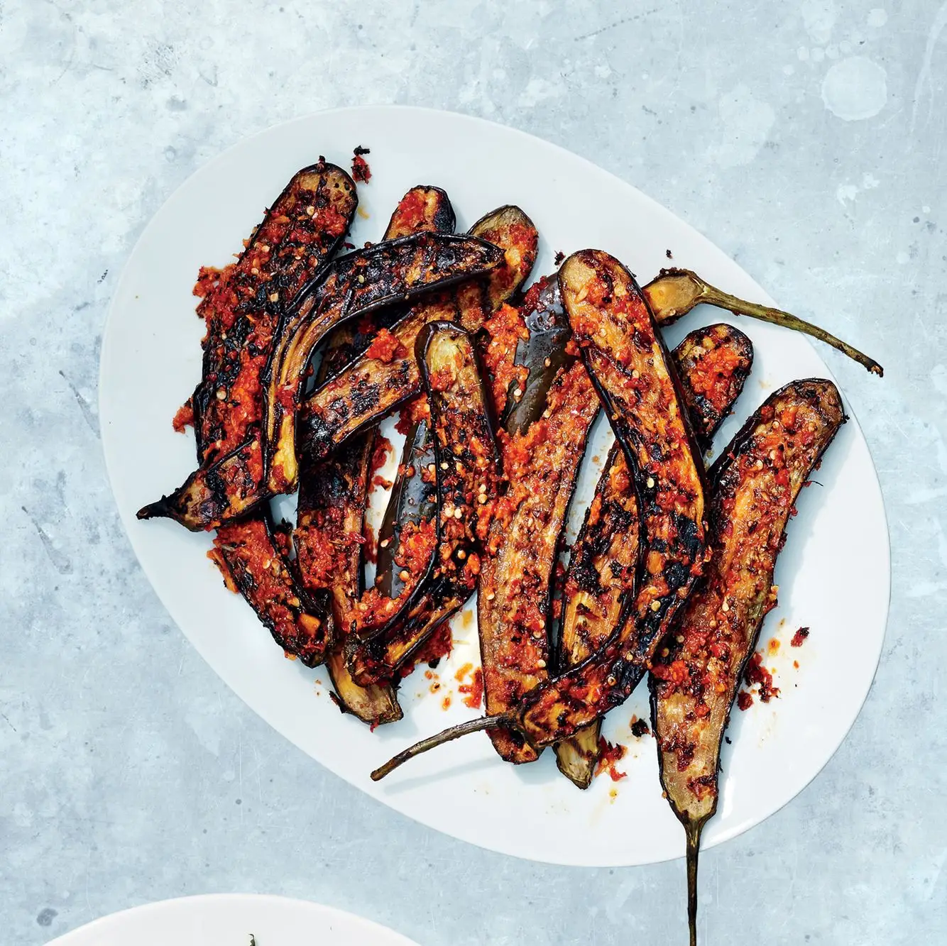 Berinjela japonesa marinada de curry vermelho