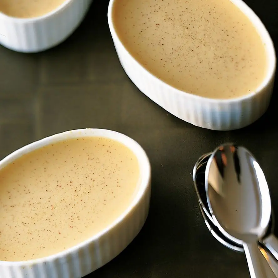 Vasos de creme de abóbora de bordo