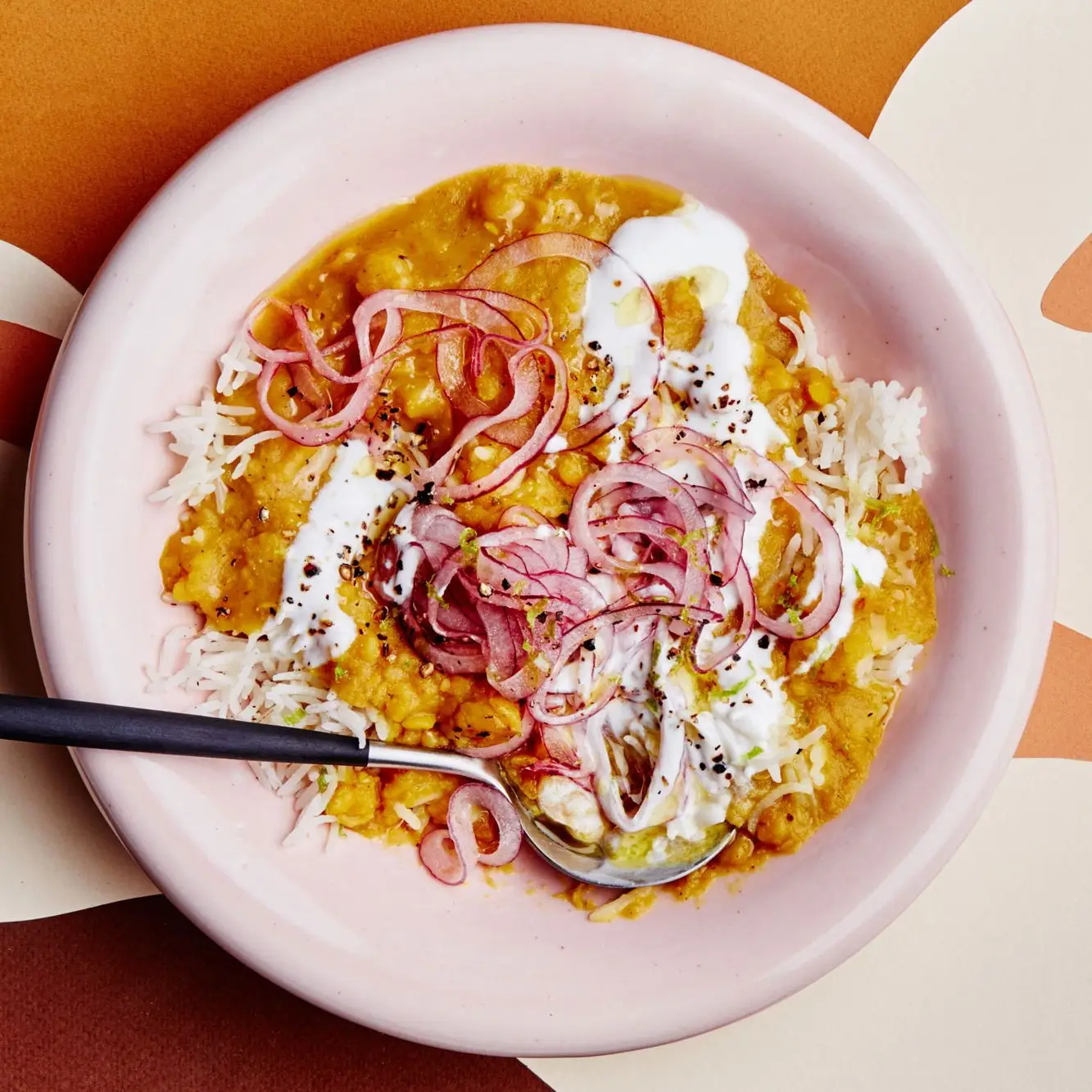 Dal com arroz fofo e iogurte salgado