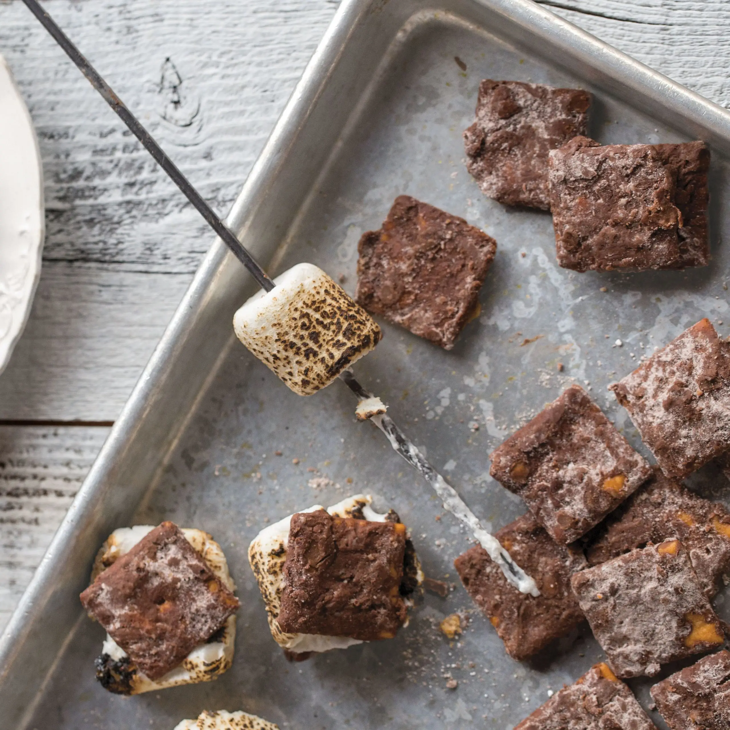 Cheez-it s'mores cobertos de manteiga de amendoim de chocolate