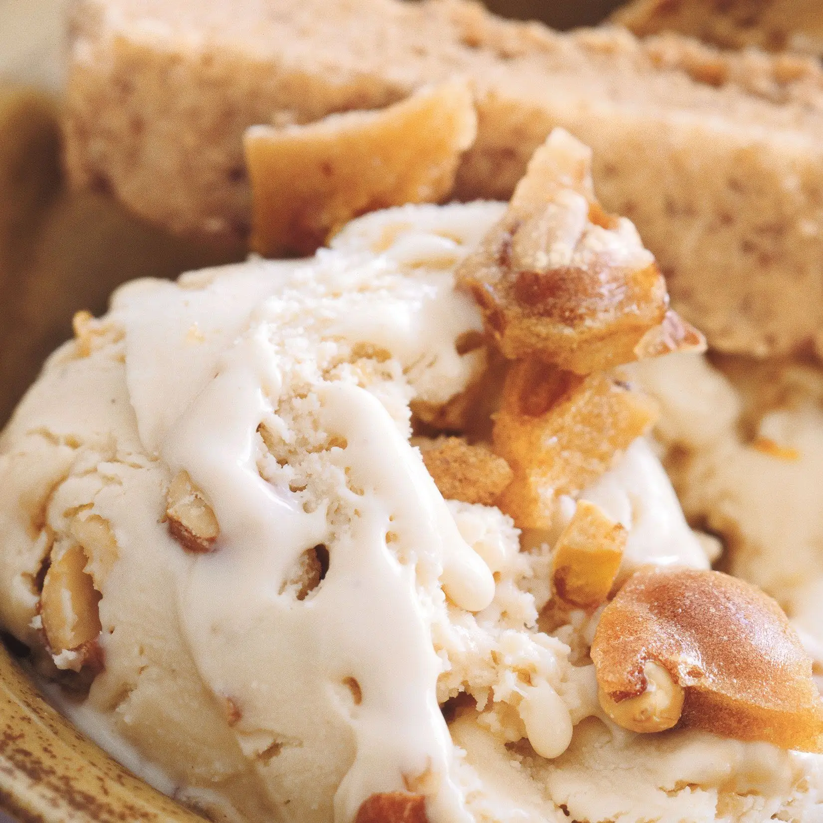 Manteiga marrom e sorvete quebradiço de amendoim