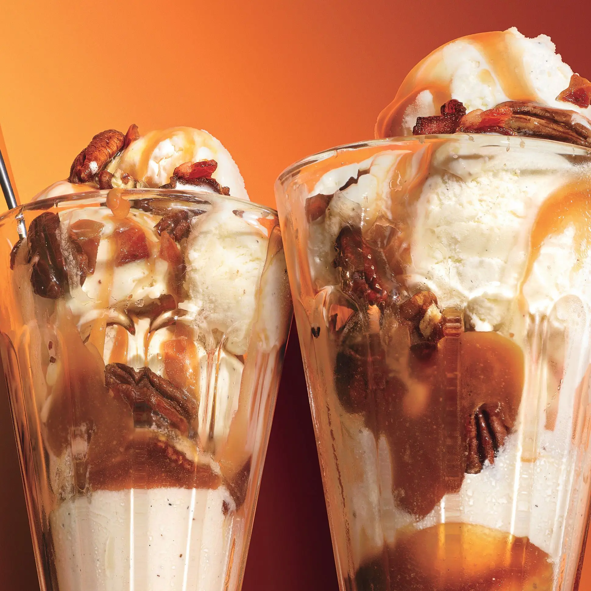 Sundaes de Maple-Pecan com bacon cristalizado