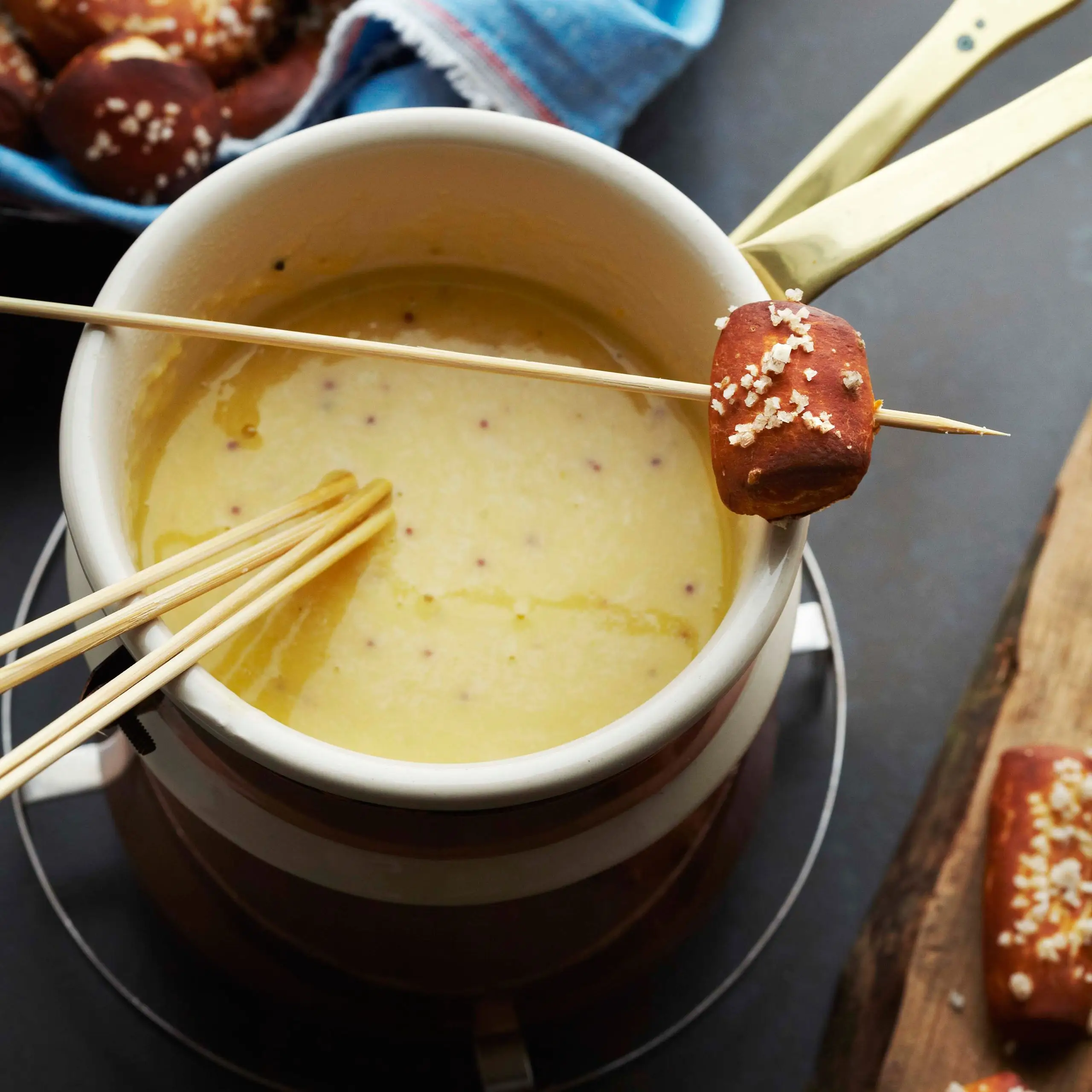 Fondue de queijo de cerveja