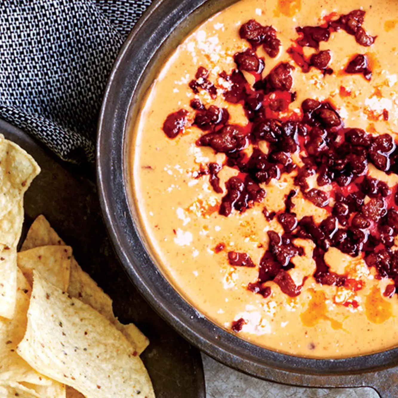 Queso cremoso com chouriço