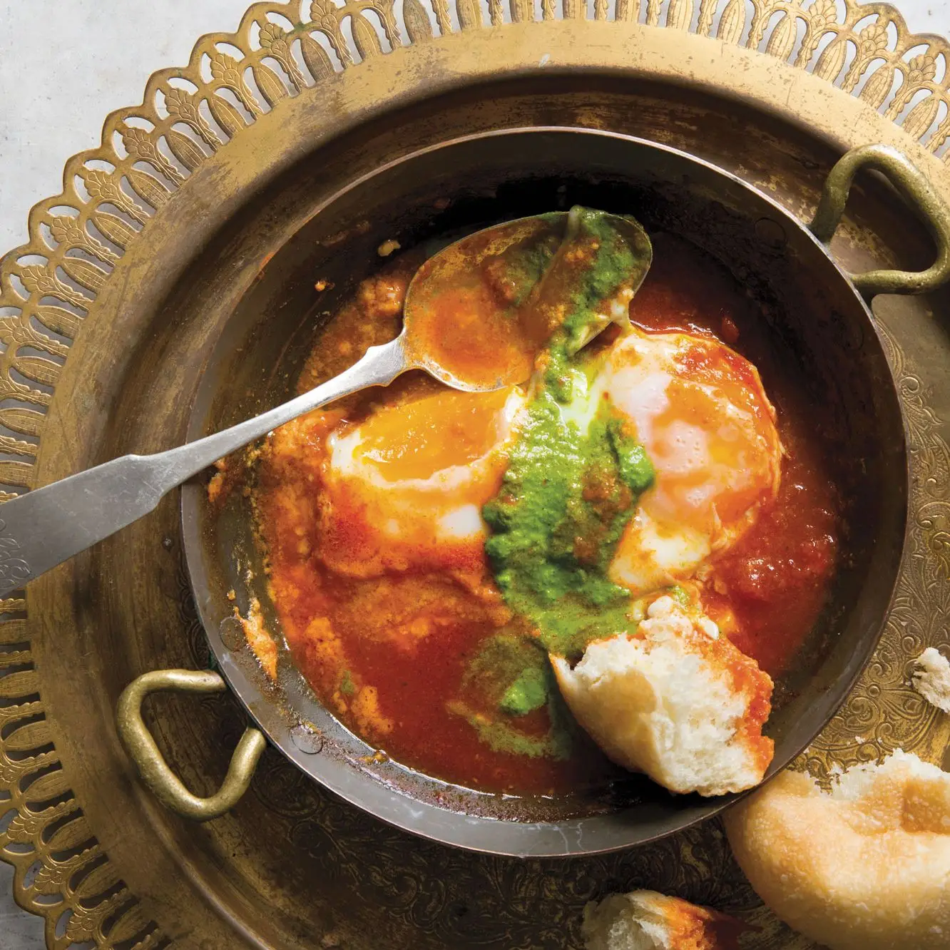 Shakshuka (pečené vajcia s pikantnou paradajkovou omáčkou)