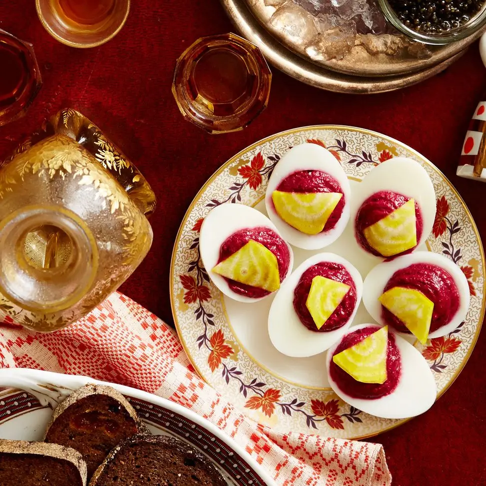 Ovos cheios de beterraba