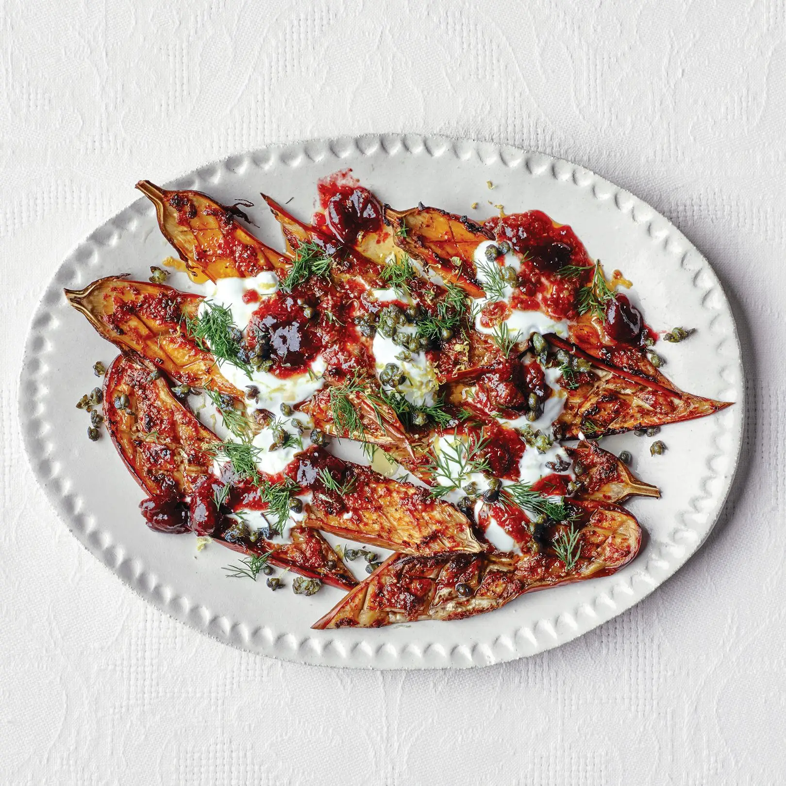 Berinjela assada por Harissa com alcaparras fritas