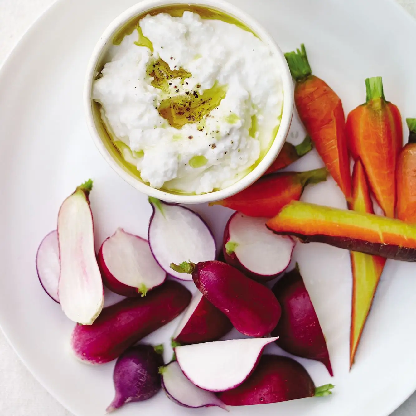 Réfrigérateur feta avec radis