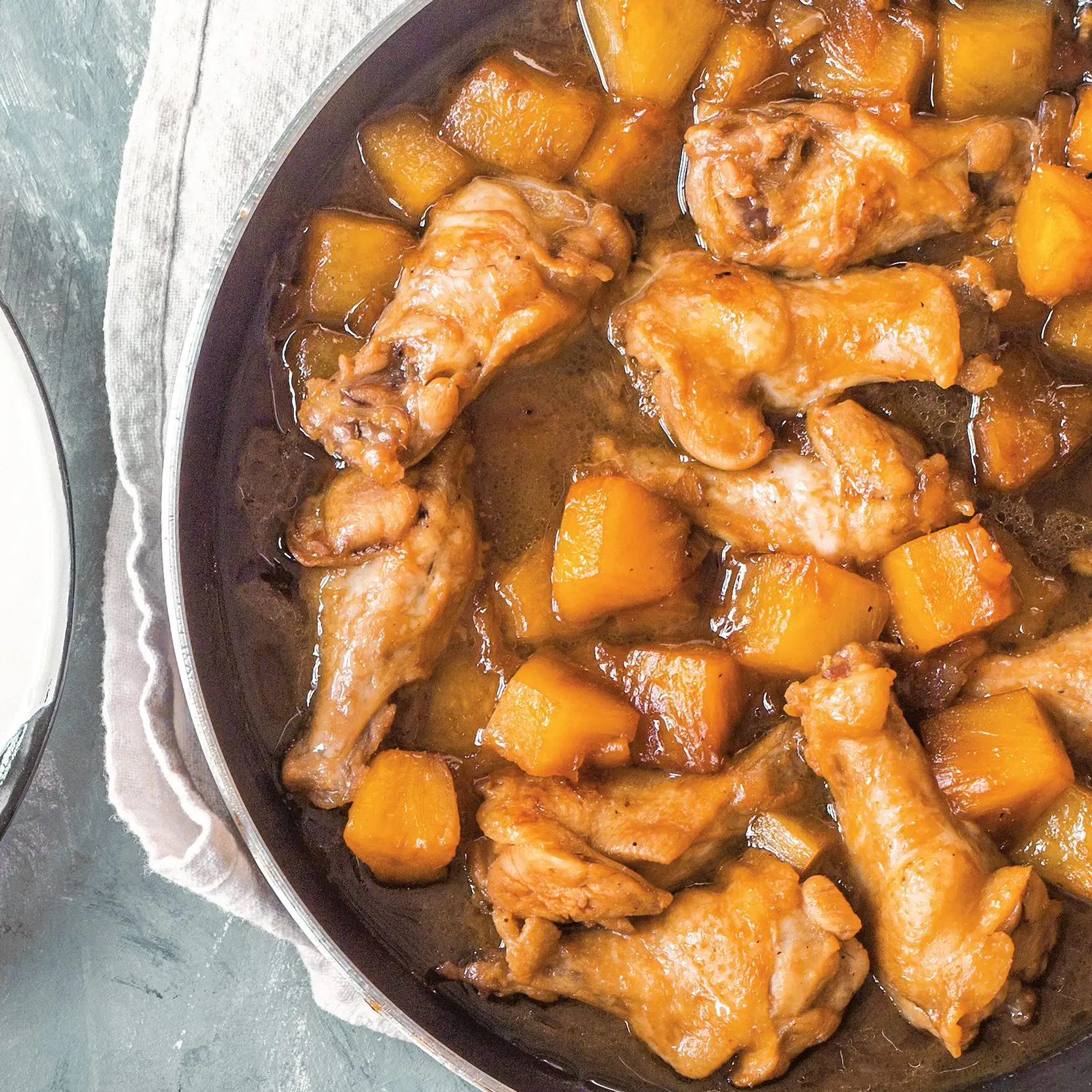 Frango em molho de pinheiro (frango Hamonado)