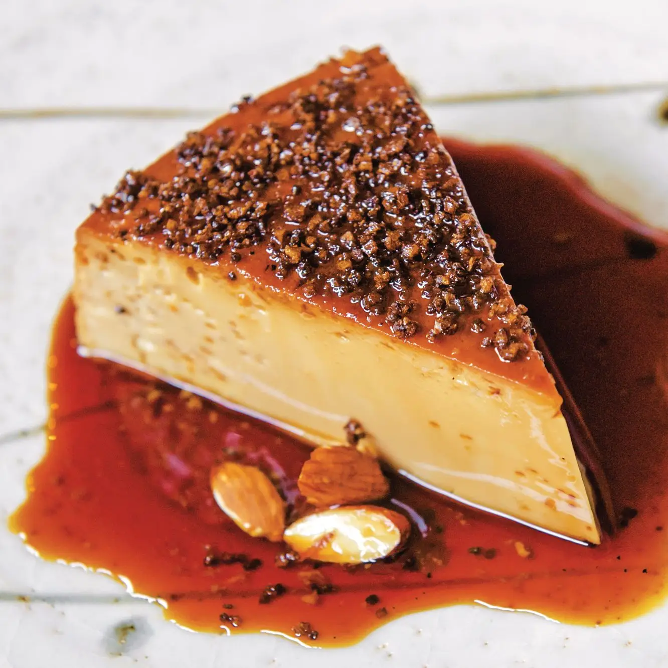 Espresso de panela de pressão e flan de amêndoa torrada