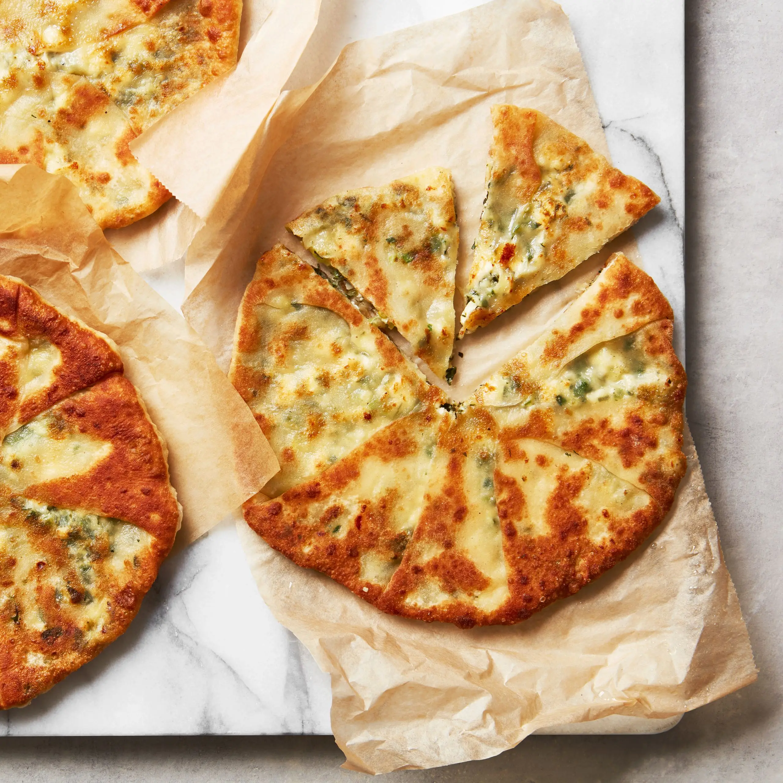 Plachinda (Pães da Moldávia com queijo e Sorrel)