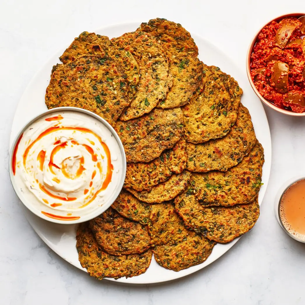 Espinafre thepla e vaghareli dahi