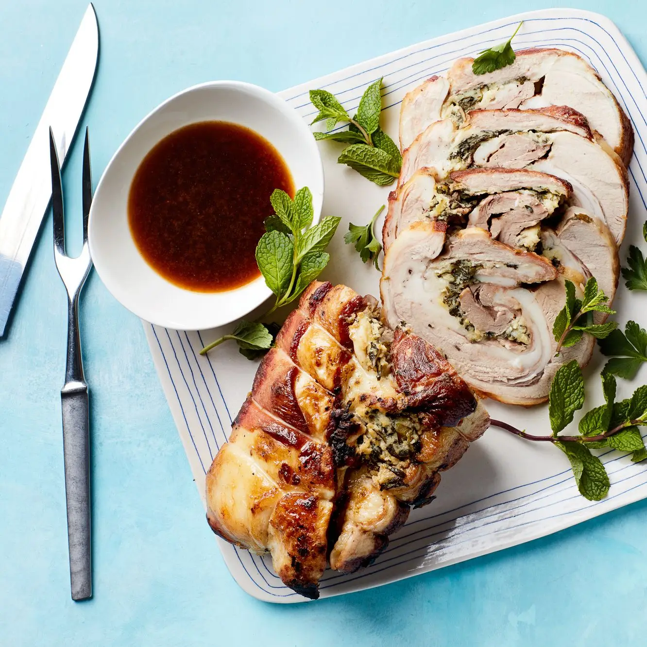 Peito de vitela de alho assado provençal com recheio de primavera