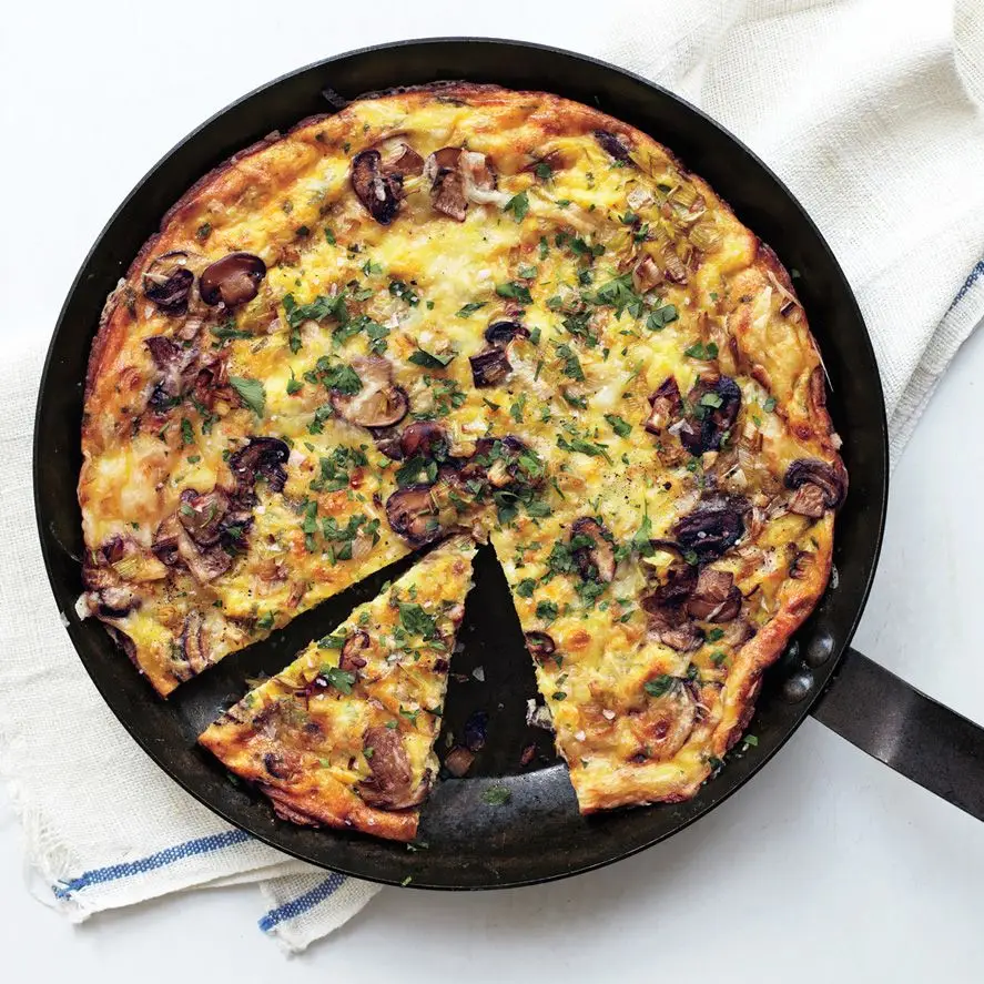 Cogumelo, alho -porro e fontina frittata